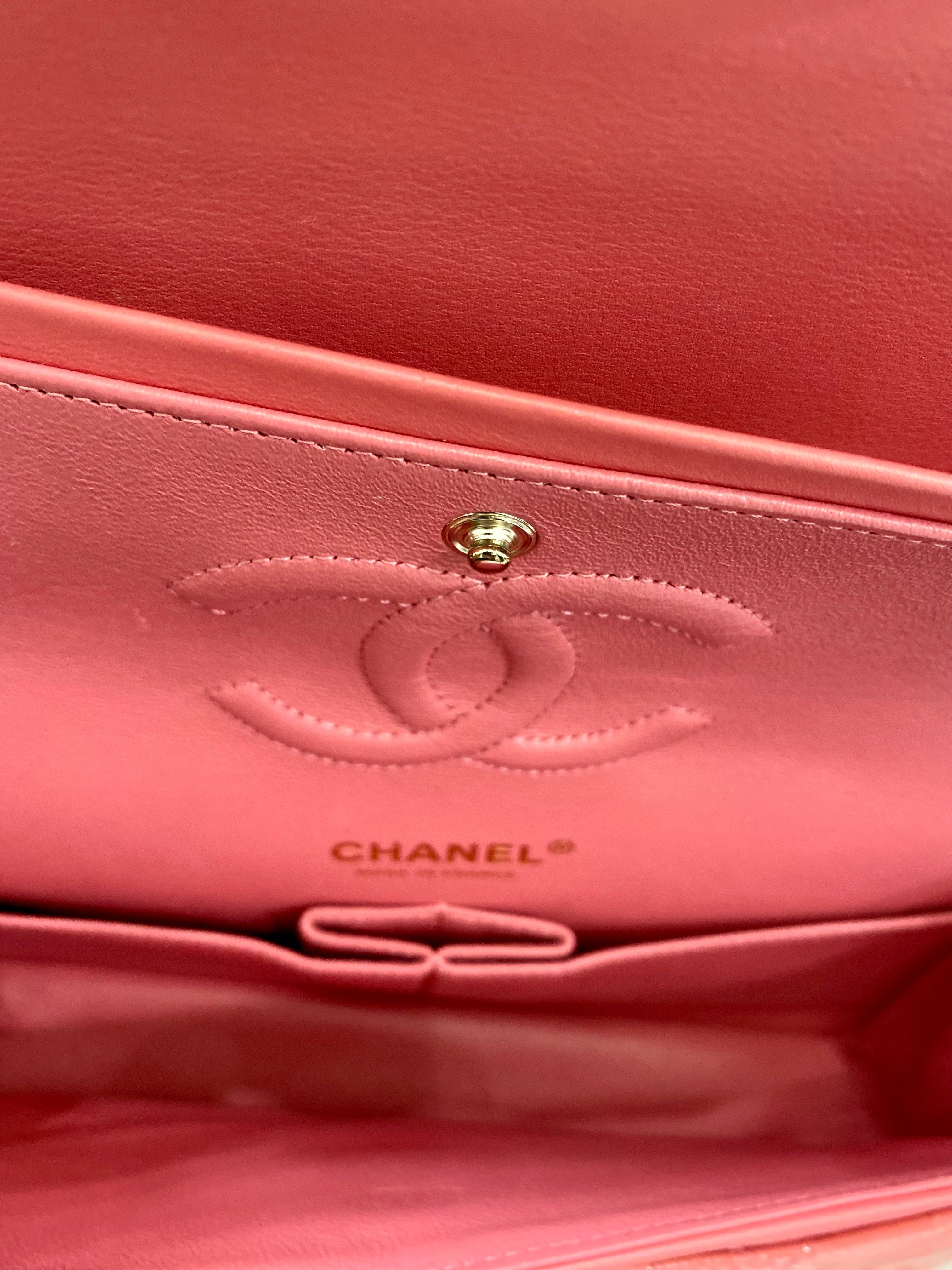 CHANEL CLASSIC MEDIUM DOUBLE FLAP SHOULDER BAG