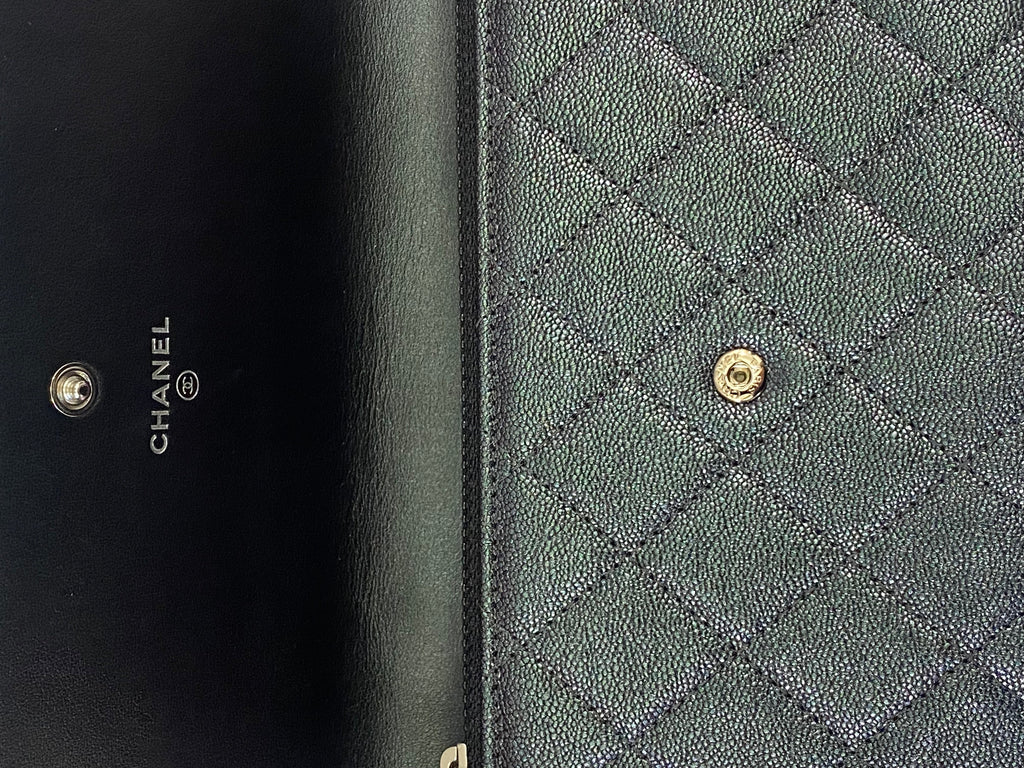 CHANEL IRIDESCENT CAVIAR QUILTED CLUTCH WRISTLET
