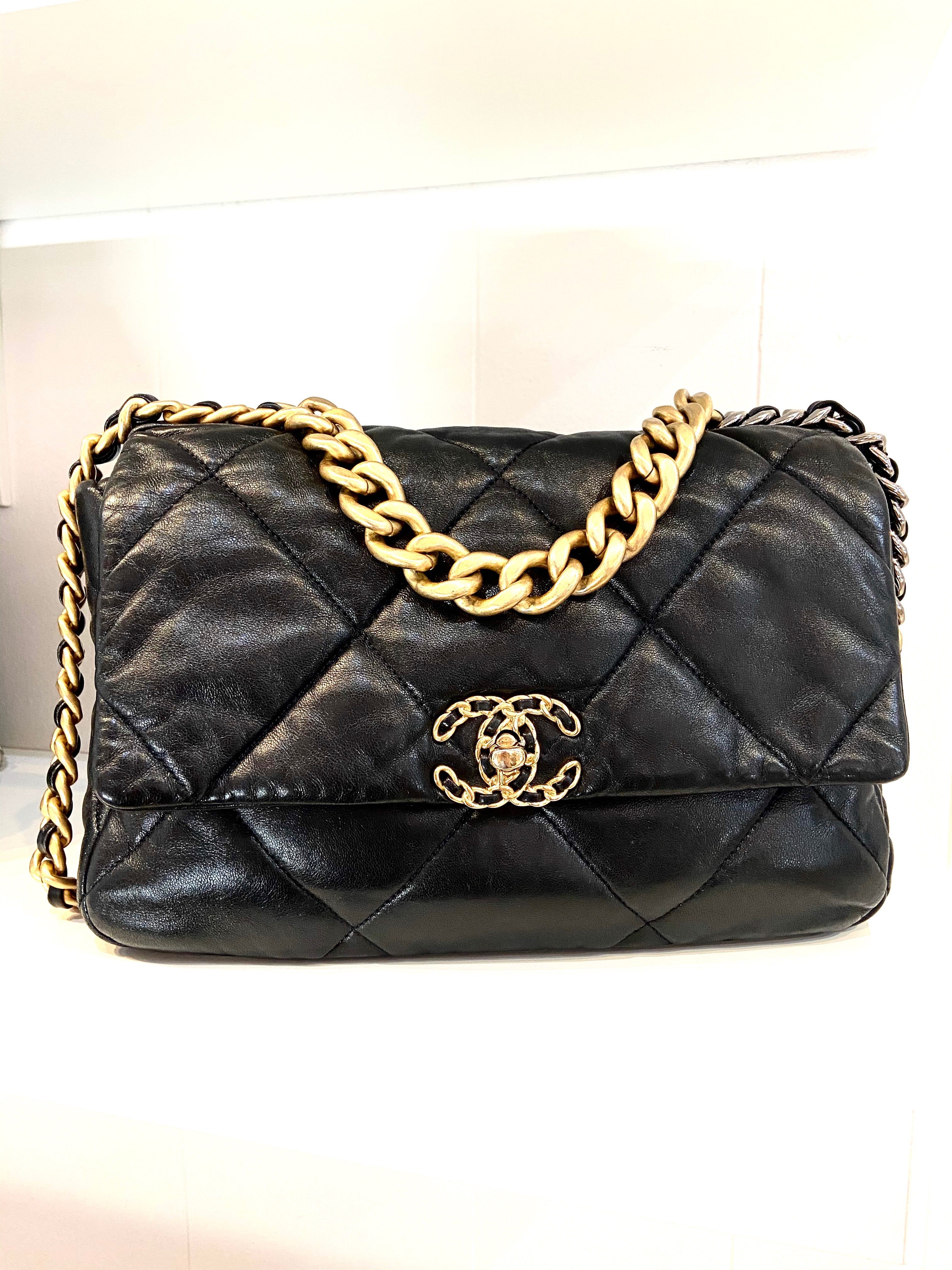 CHANEL QUILTED LAMBSKIN MEDIUM CHANEL 19 FLAP BAG