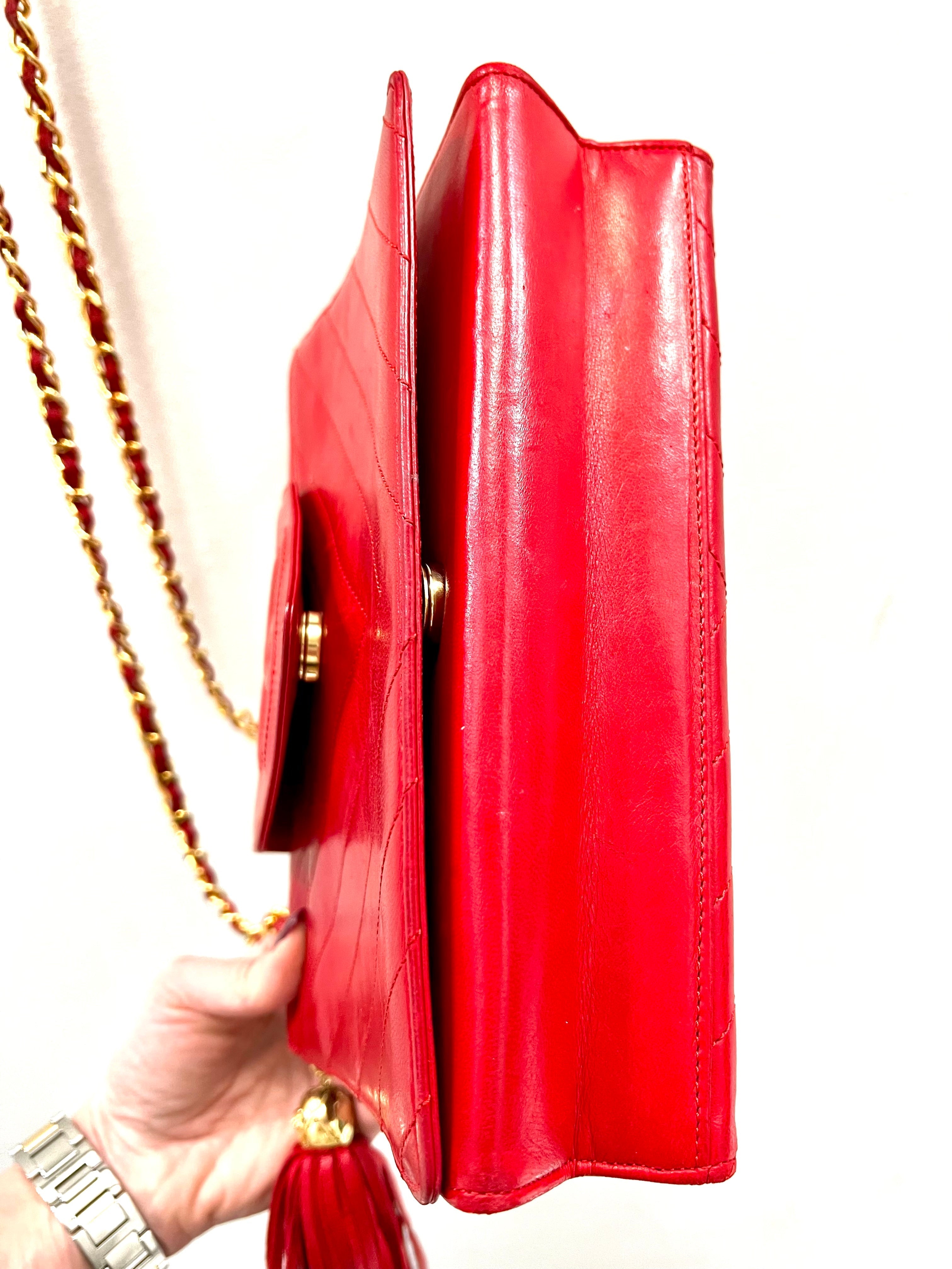CHANEL VINTAGE RED CHEVRON QUILTED LAMBSKIN CHAIN BAG
