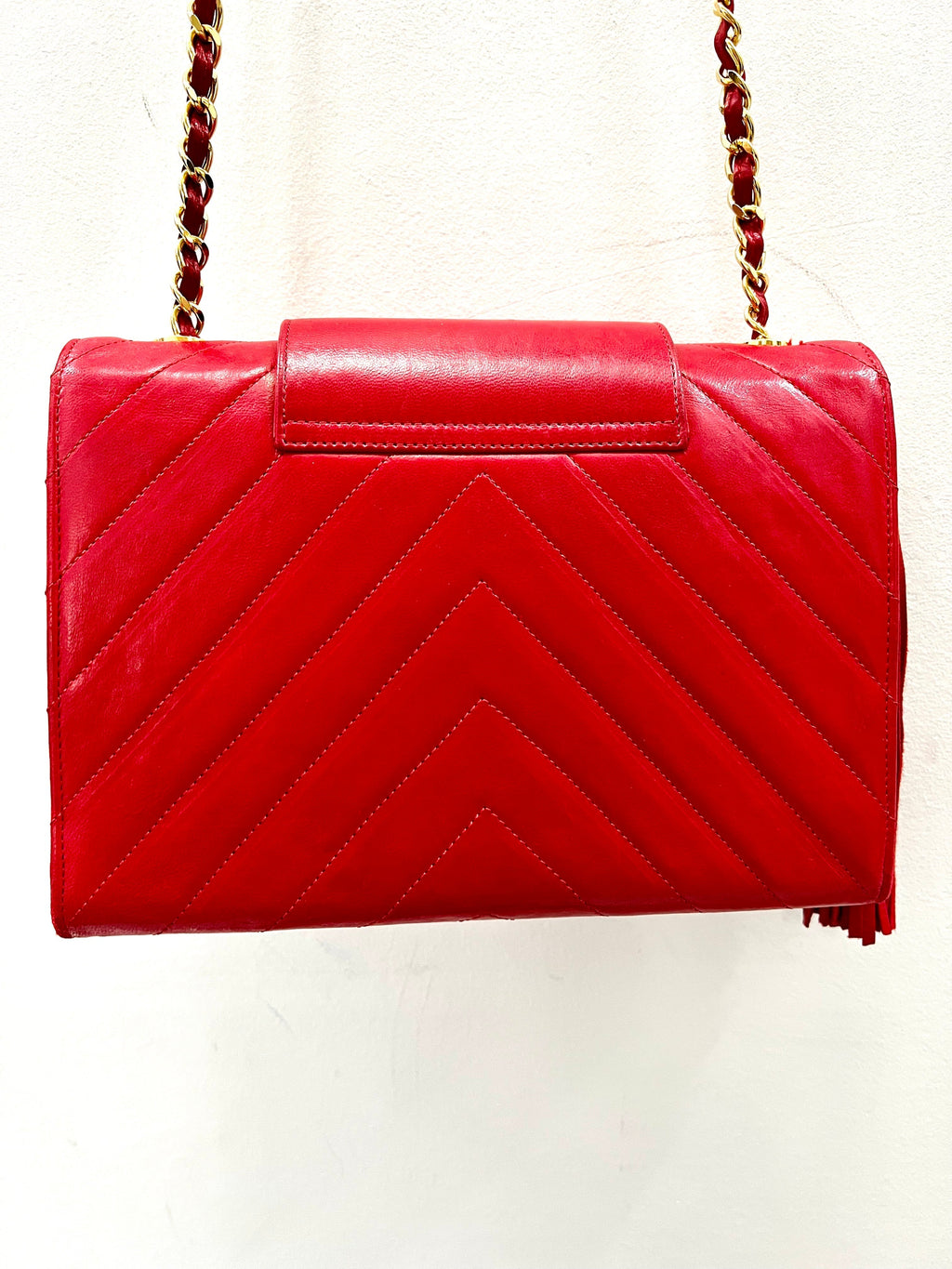 CHANEL VINTAGE RED CHEVRON QUILTED LAMBSKIN CHAIN BAG