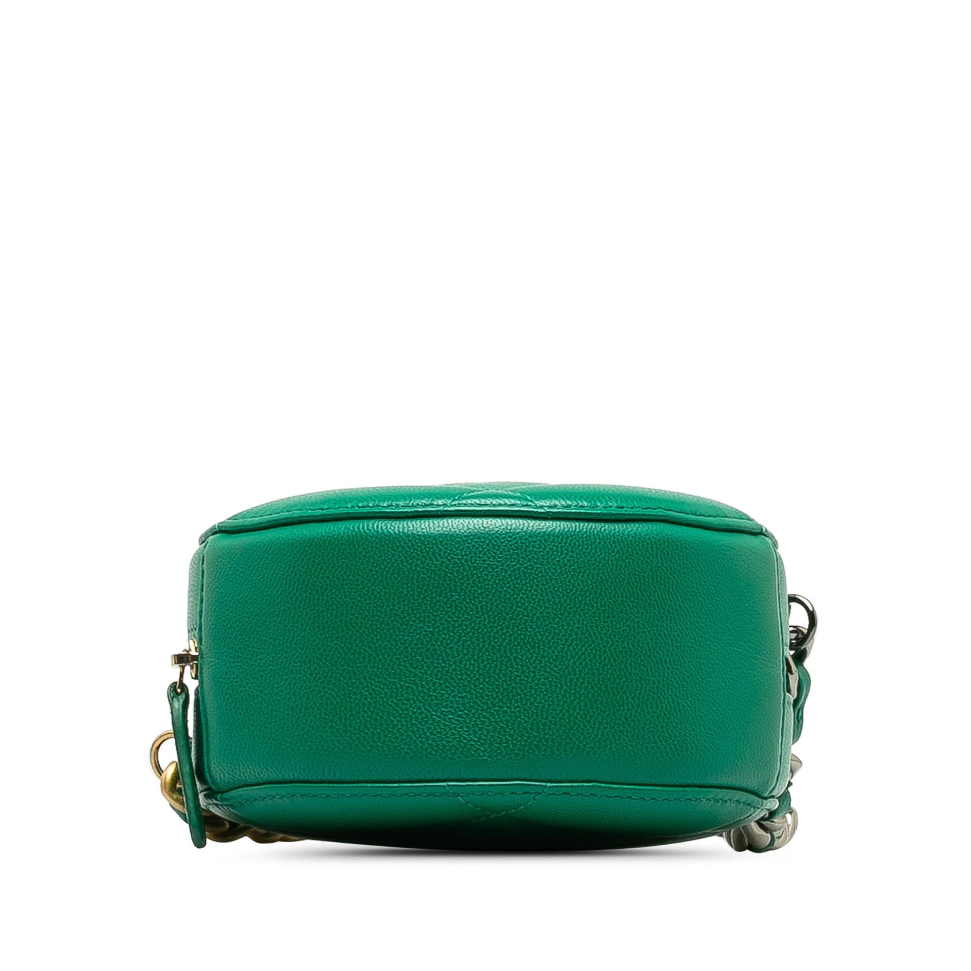 Chanel 19 Round Lambskin Clutch With Chain (SHG-pjBnNJ)