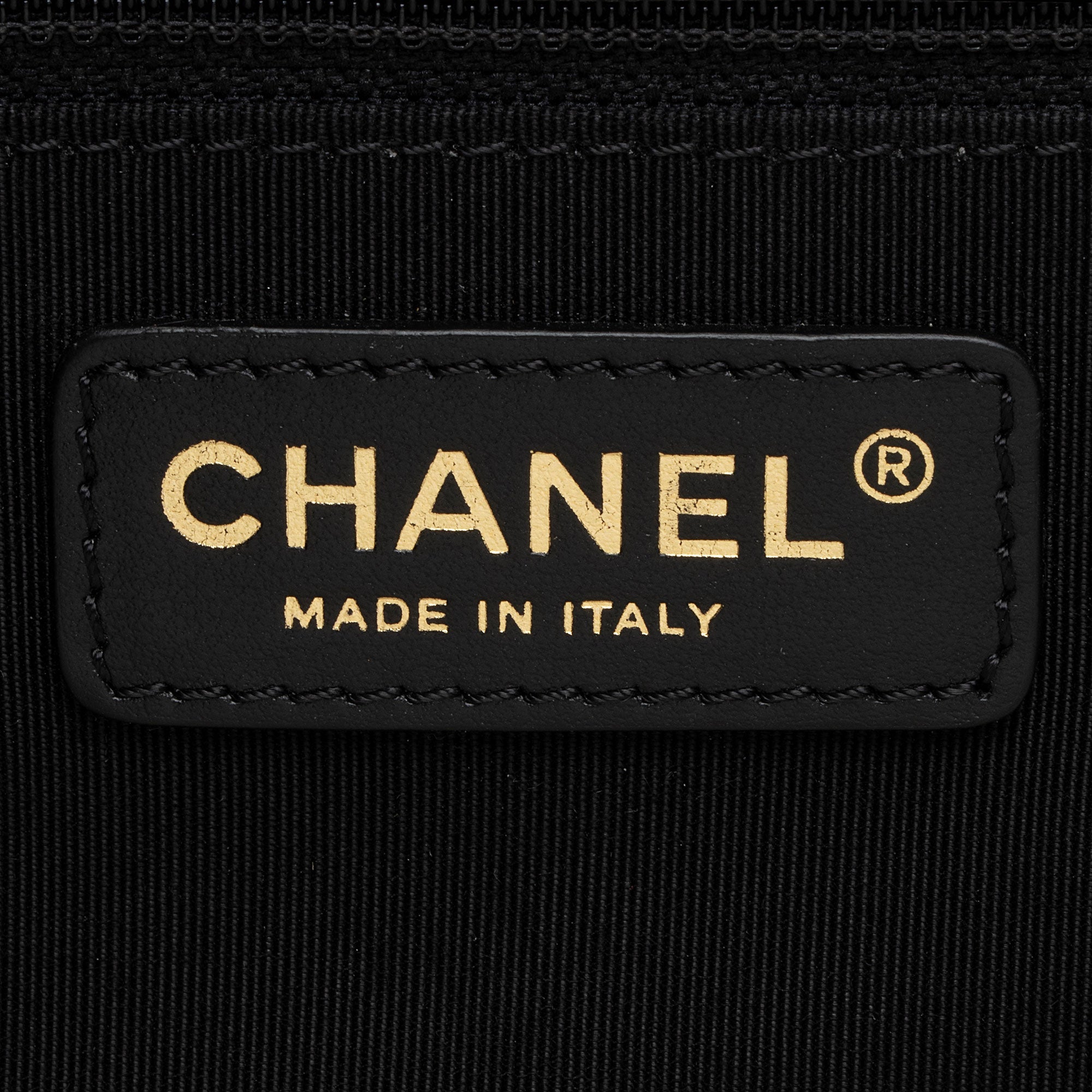 Chanel Bullskin Neo Soft Medium Shopping Tote (SHF-64NjCF)