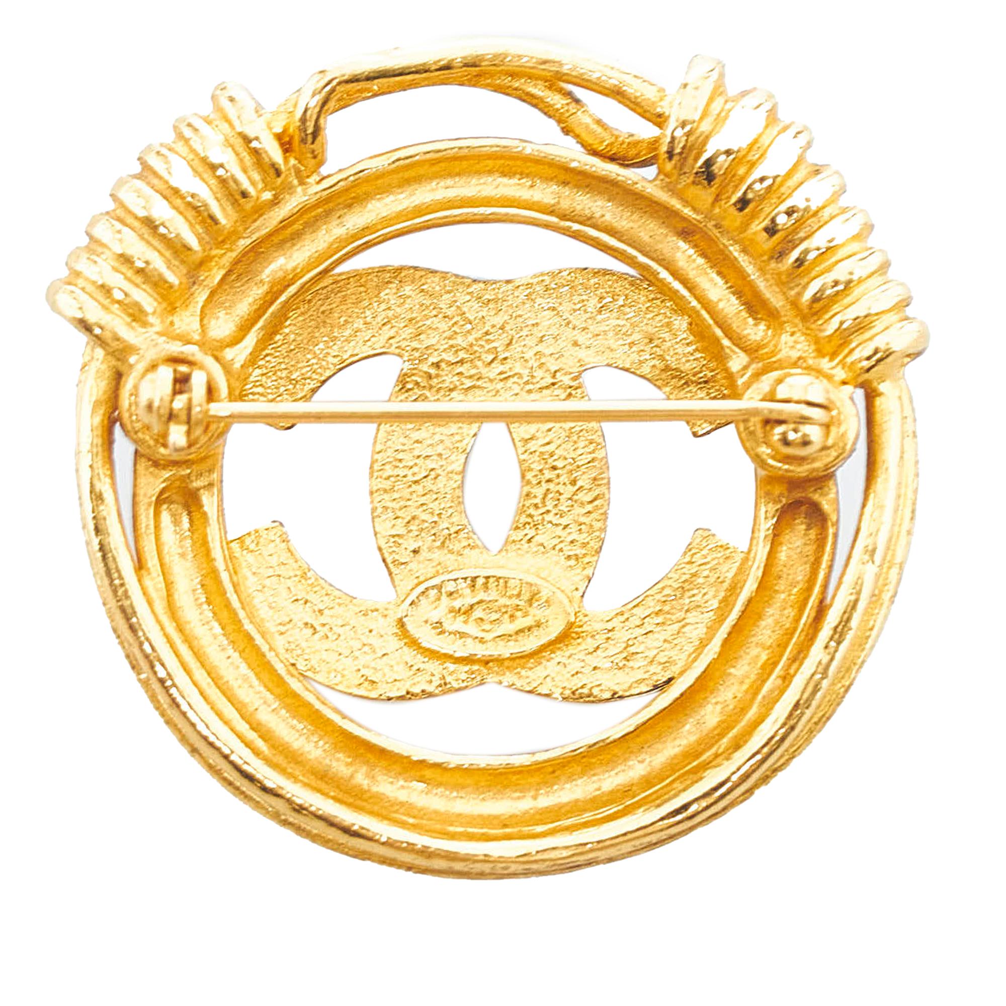 Chanel CC Brooch (SHG-zkE6ur)