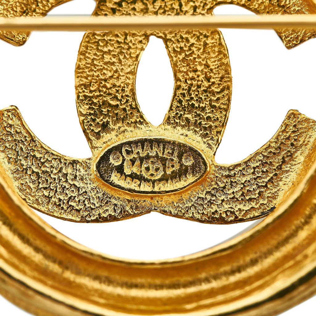 Chanel CC Brooch (SHG-zkE6ur)