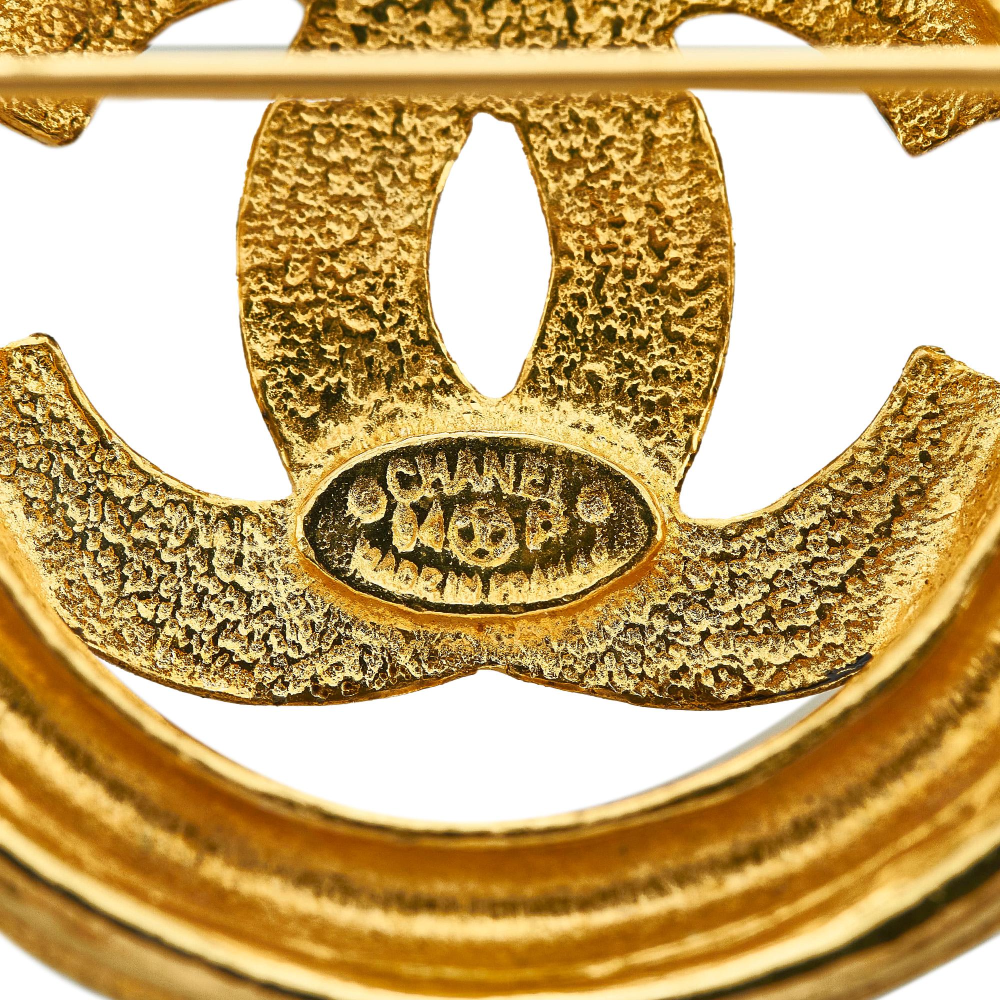 Chanel CC Brooch (SHG-zkE6ur)