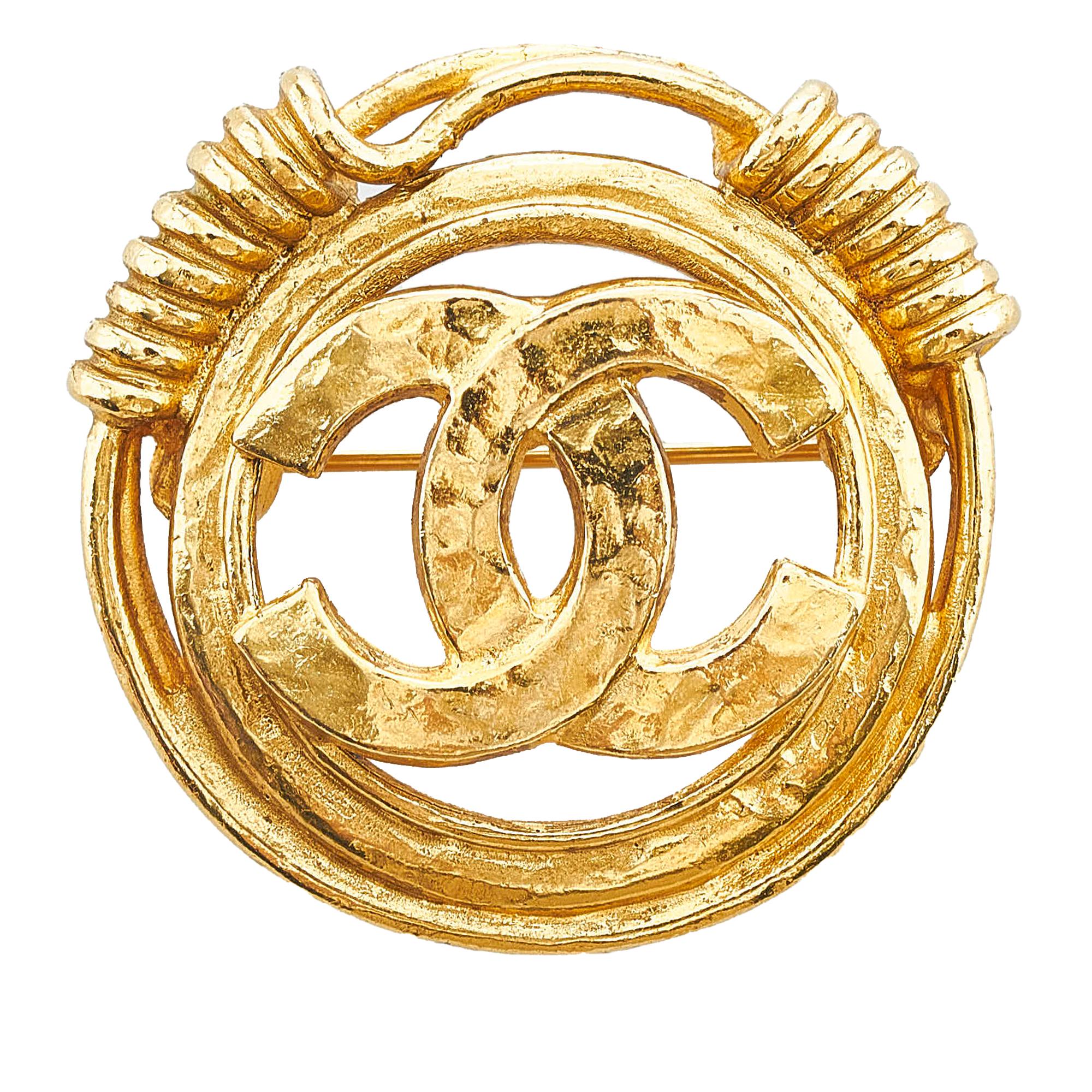 Chanel CC Brooch (SHG-zkE6ur)