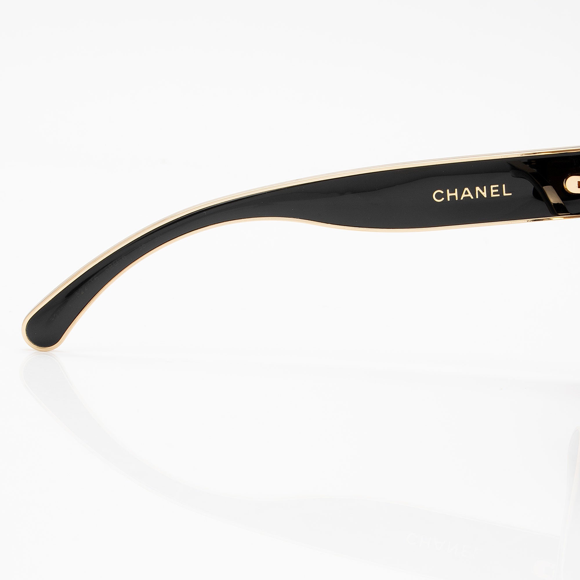 Chanel CC Cat Eye Sunglasses (SHF-Vpy0FM)