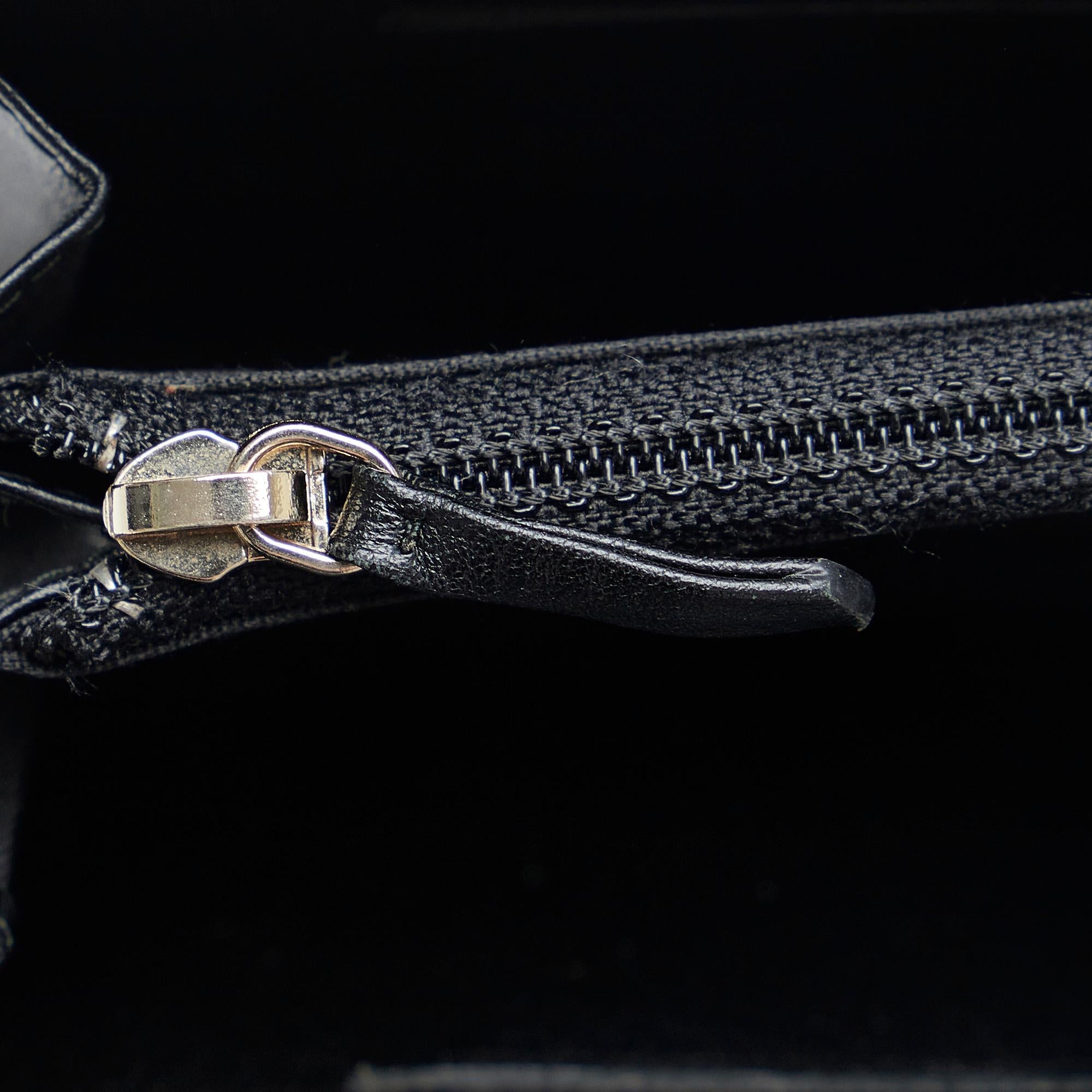 Chanel CC Caviar Filigree Zip Around Wallet (SHG-miZ2He)