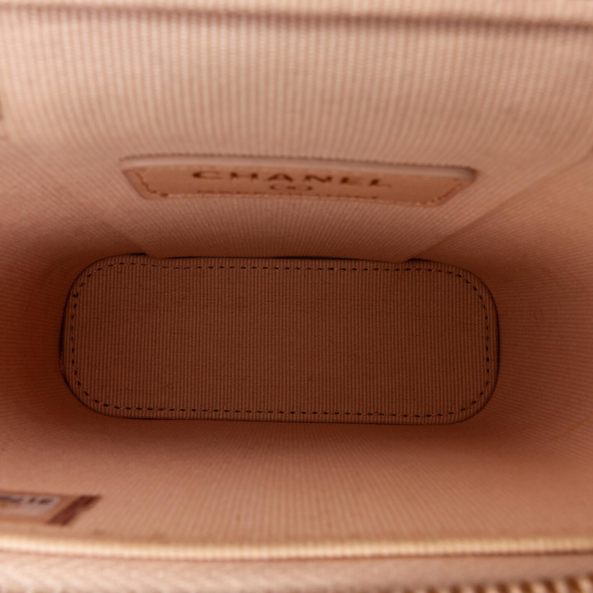 Chanel CC Caviar Vanity Bag (SHG-q2ptB5)