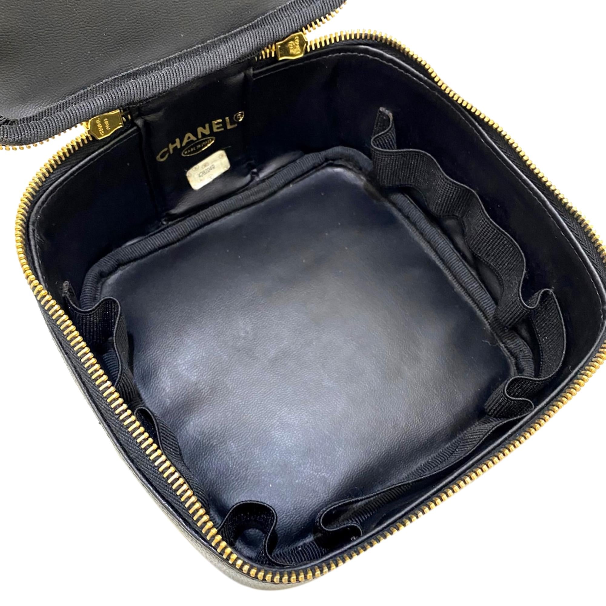 Chanel CC Caviar Vanity Case (SHG-Mv2oPi)
