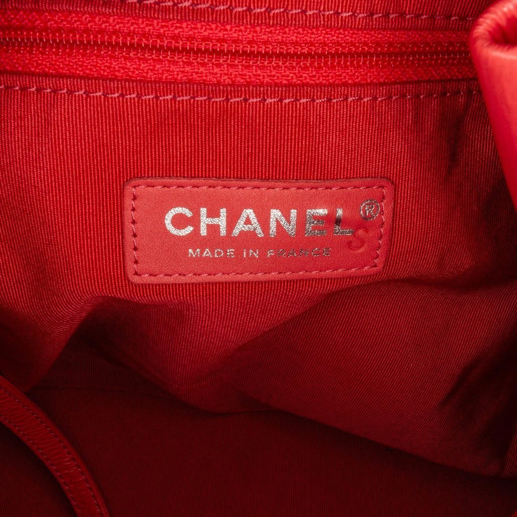Chanel CC Chain Drawstring Bucket Bag (SHG-nXJ6uF)