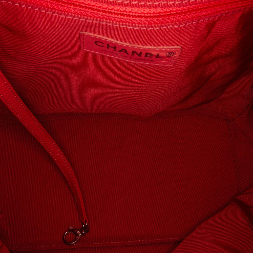 Chanel CC Chain Drawstring Bucket Bag (SHG-nXJ6uF)