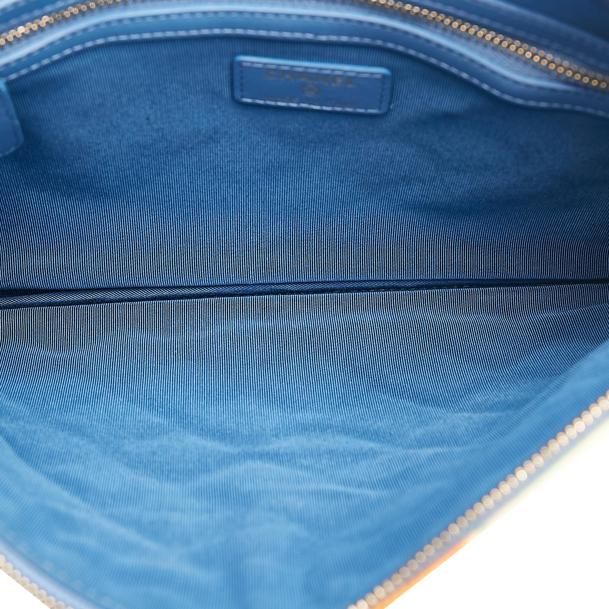Chanel CC Charm O Case Clutch (SHG-37D5dv)