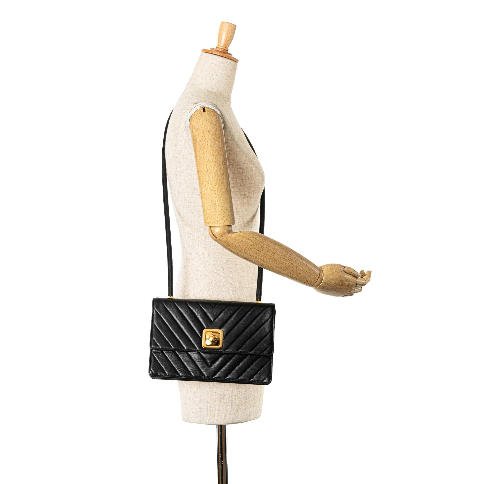 Chanel CC Chevron Lambskin Crossbody (SHG-N7XQs1)