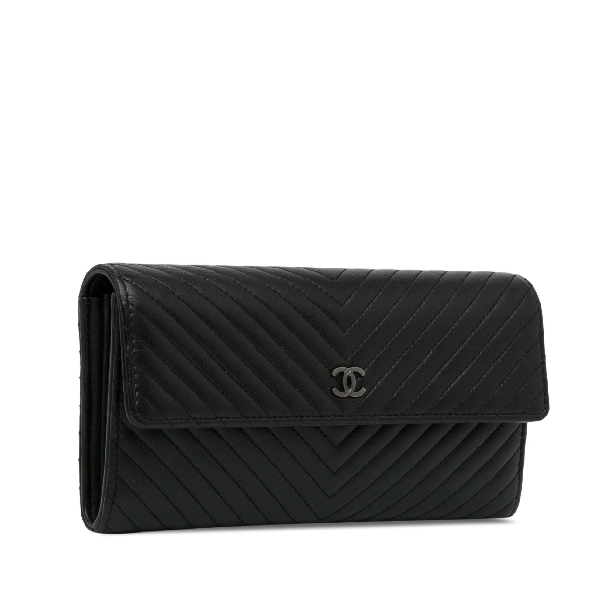 Chanel CC Chevron Lambskin Long Wallet (SHG-GJrUFh)