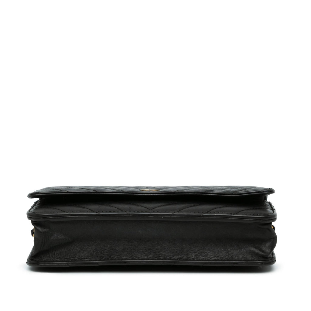 Chanel CC Chevron Lambskin Wallet On Chain (SHG-68tvq5)