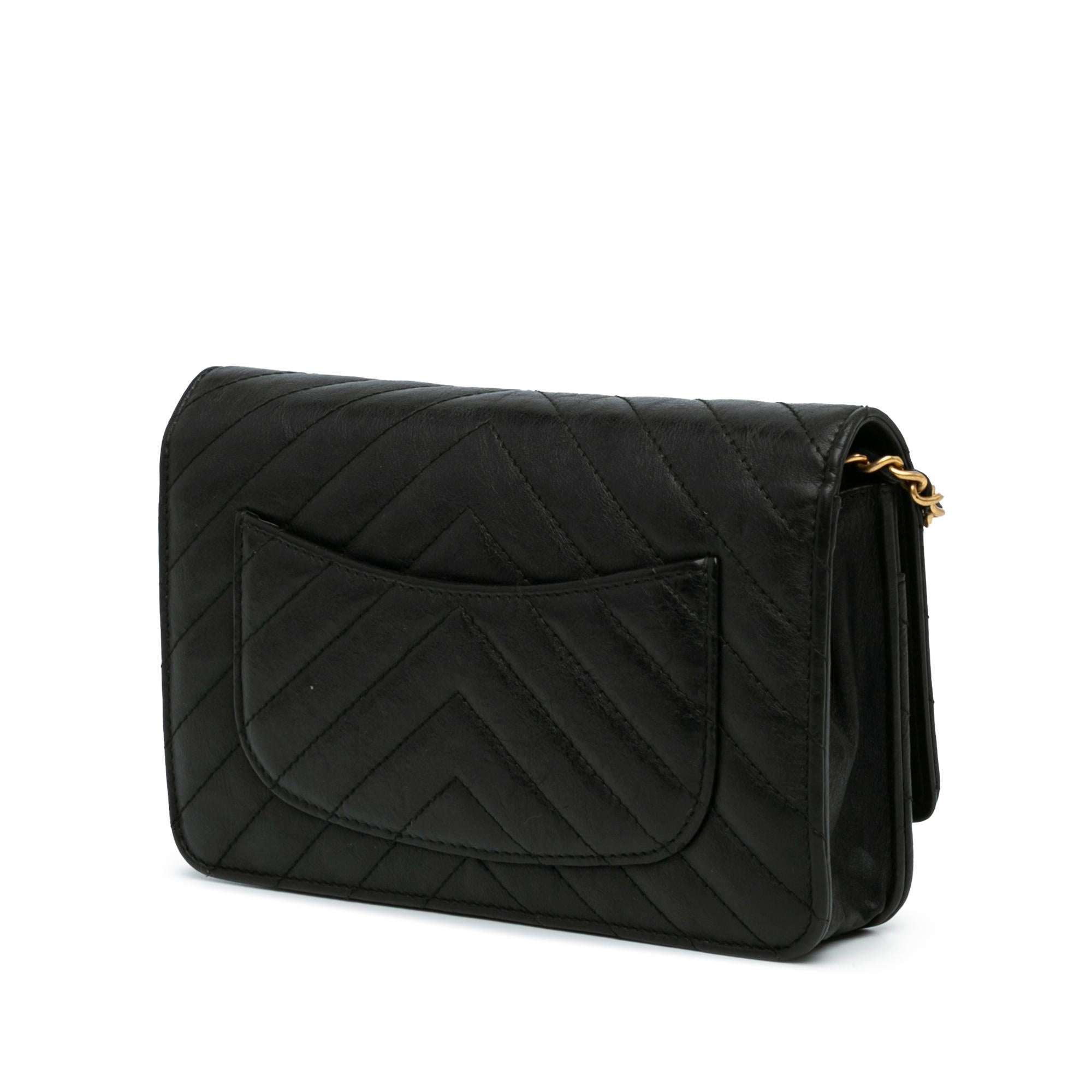 Chanel CC Chevron Lambskin Wallet On Chain (SHG-68tvq5)