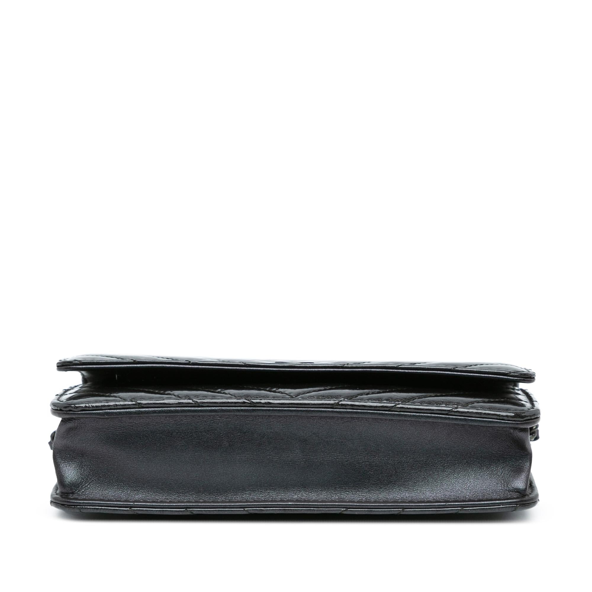 Chanel CC Chevron Quilted Crumpled Calfskin Wallet On Chain
