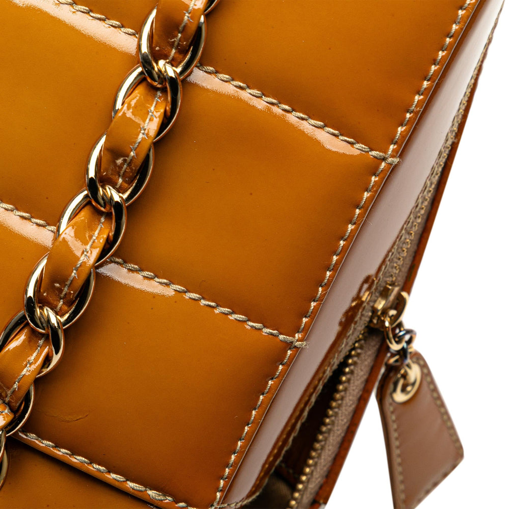 Chanel CC Chocolate Bar Patent Shoulder Bag (SHG-tneQSq)