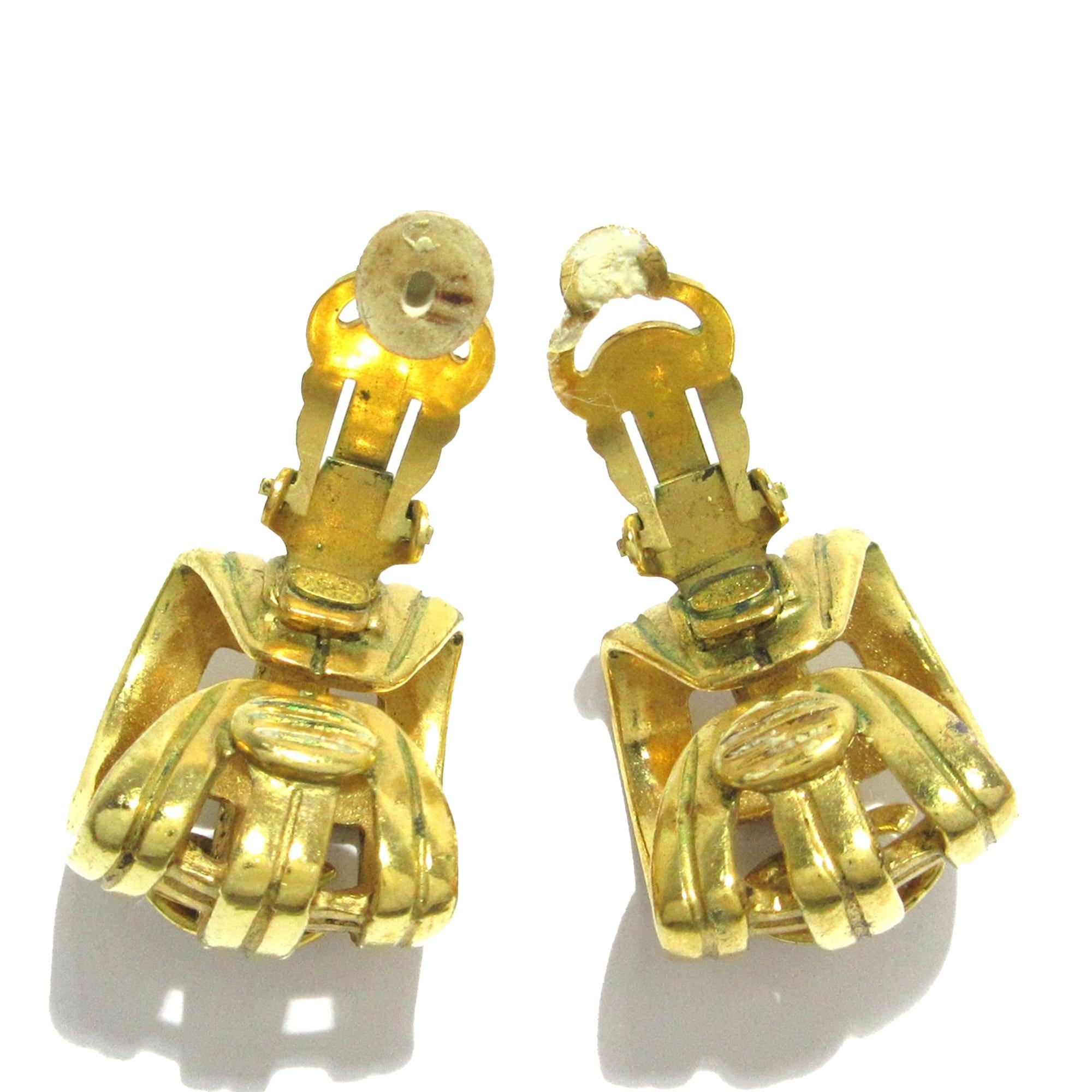 Chanel CC Clip On Earrings (SHG-6NtgVs)