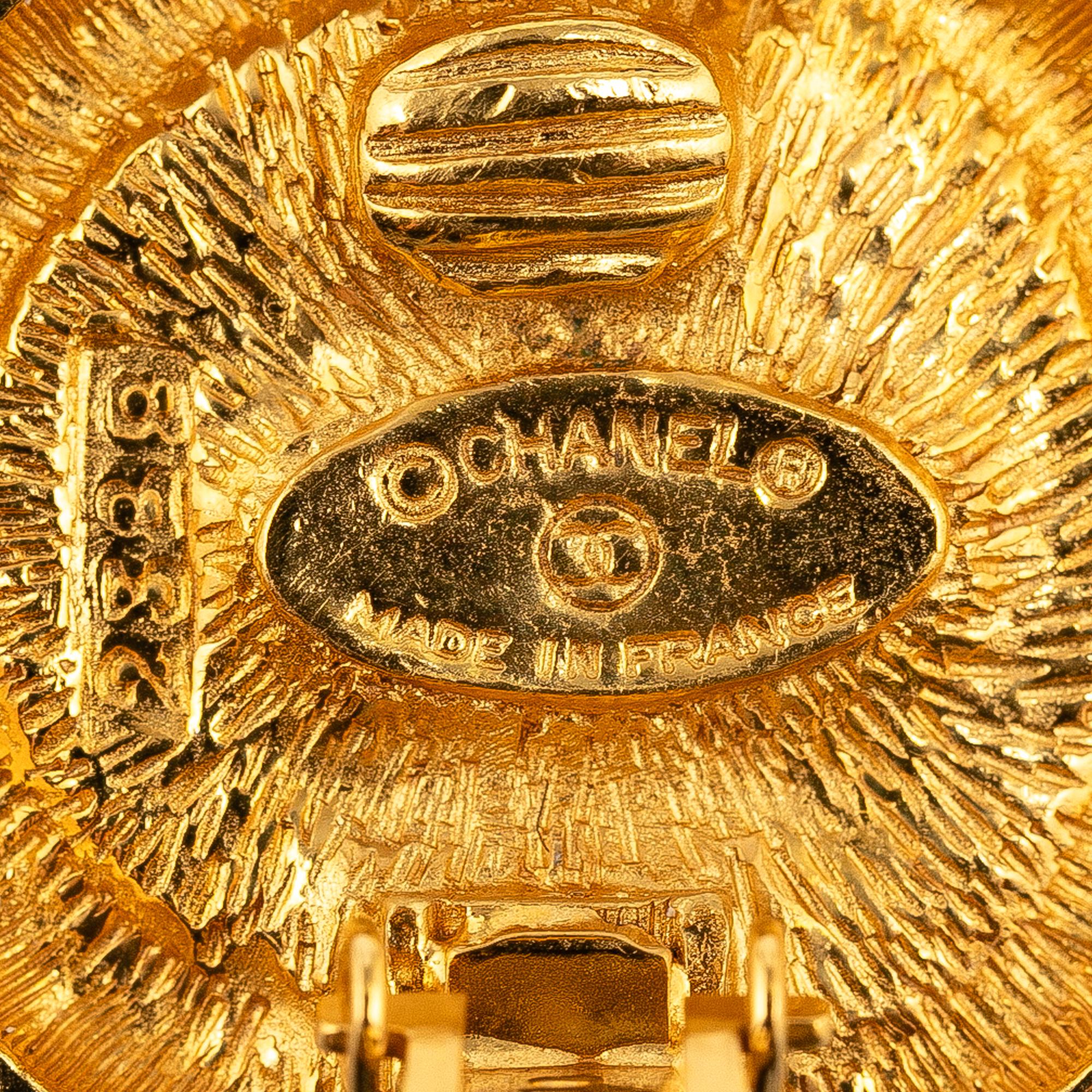 Chanel CC Clip On Earrings (SHG-oQI8qx)