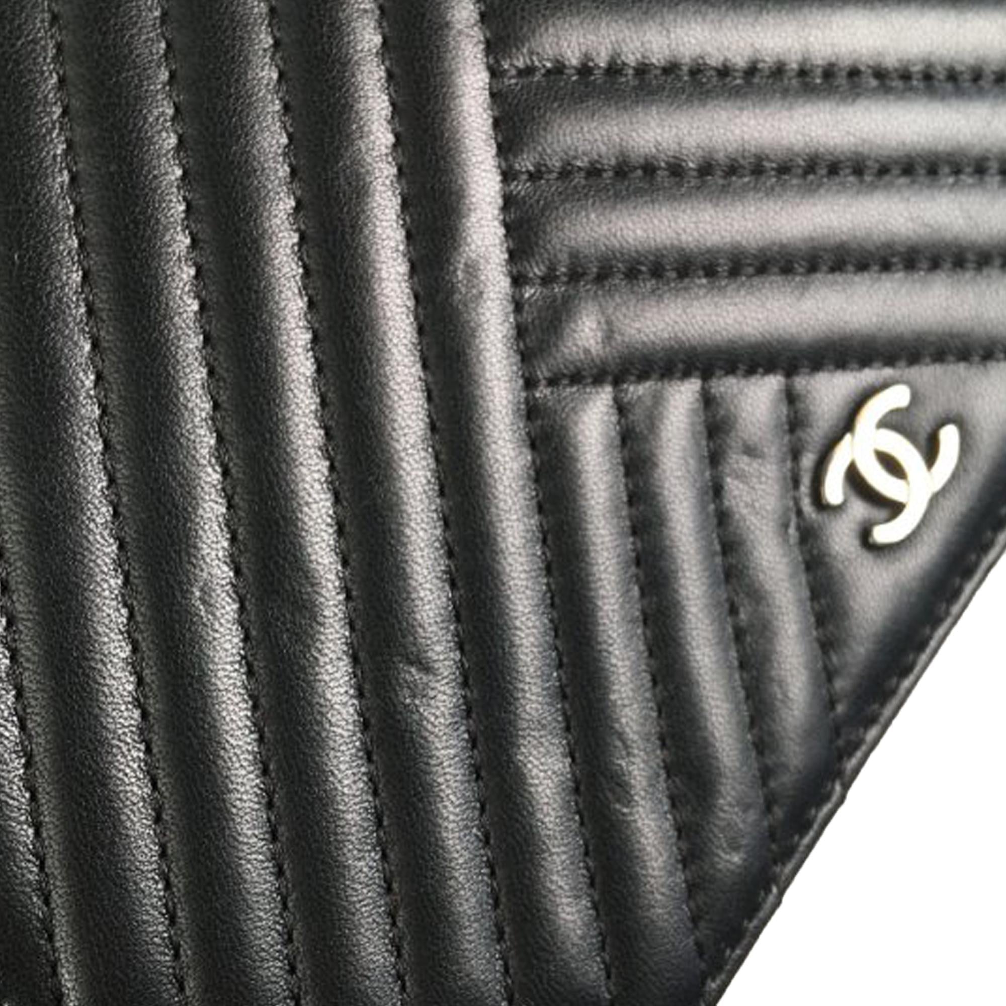 Chanel CC Crossing Wallet on Chain (SHG-PFbWdZ)