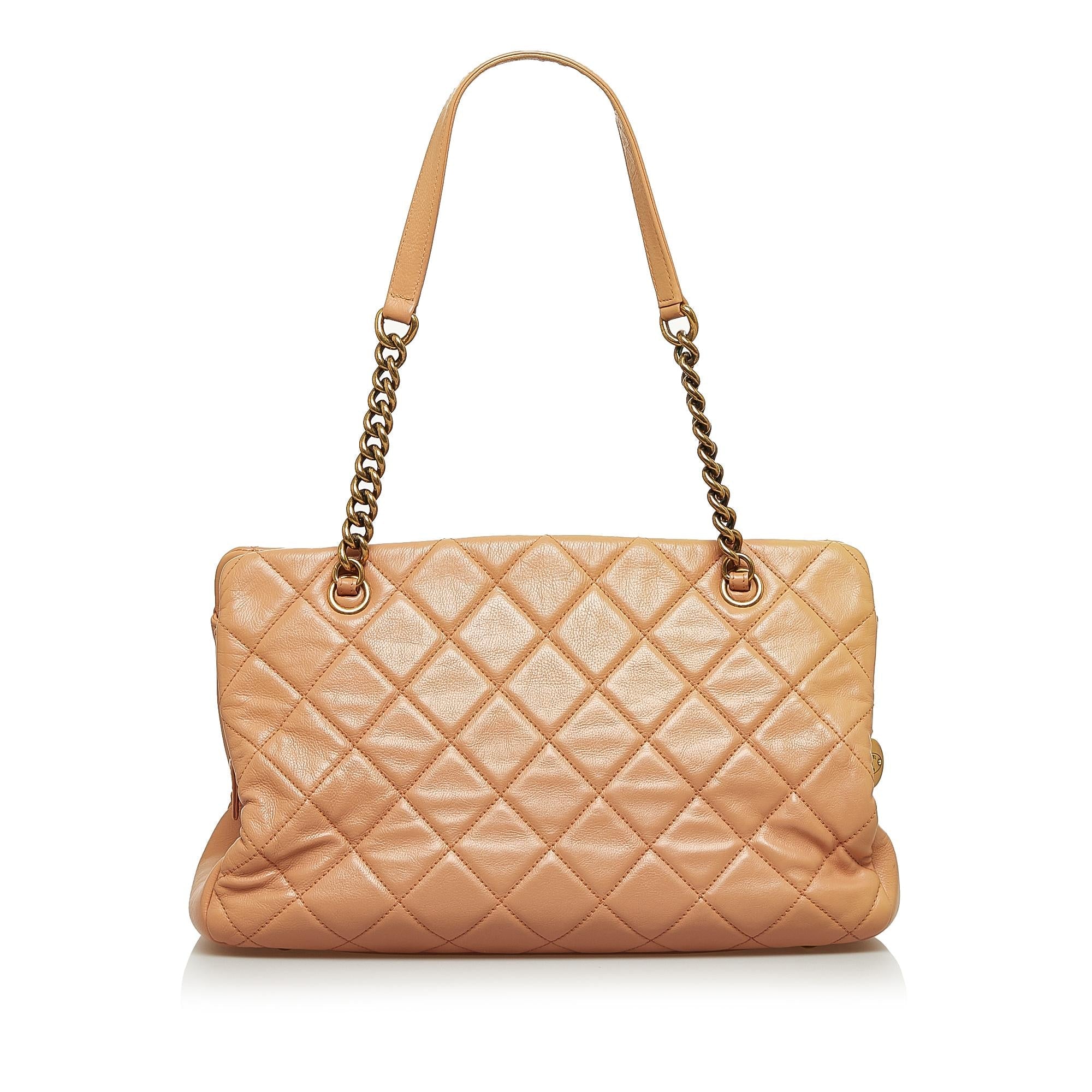 Chanel CC Crown Shoulder Bag (SHG-vupW7L)