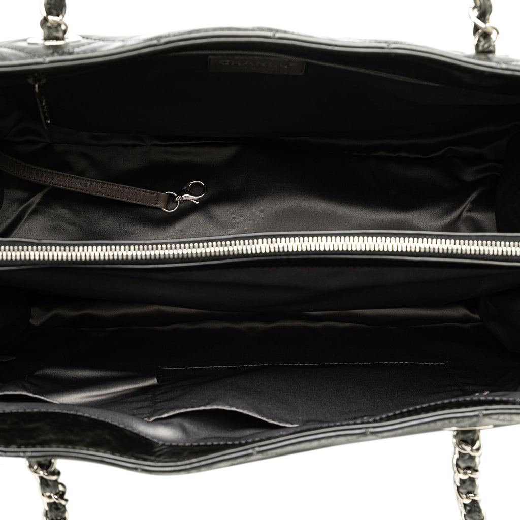 Chanel CC Crumpled Calfskin Shopping Tote (SHG-uO1fXX)