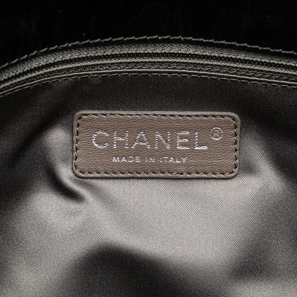 Chanel CC Crumpled Calfskin Shopping Tote (SHG-uO1fXX)