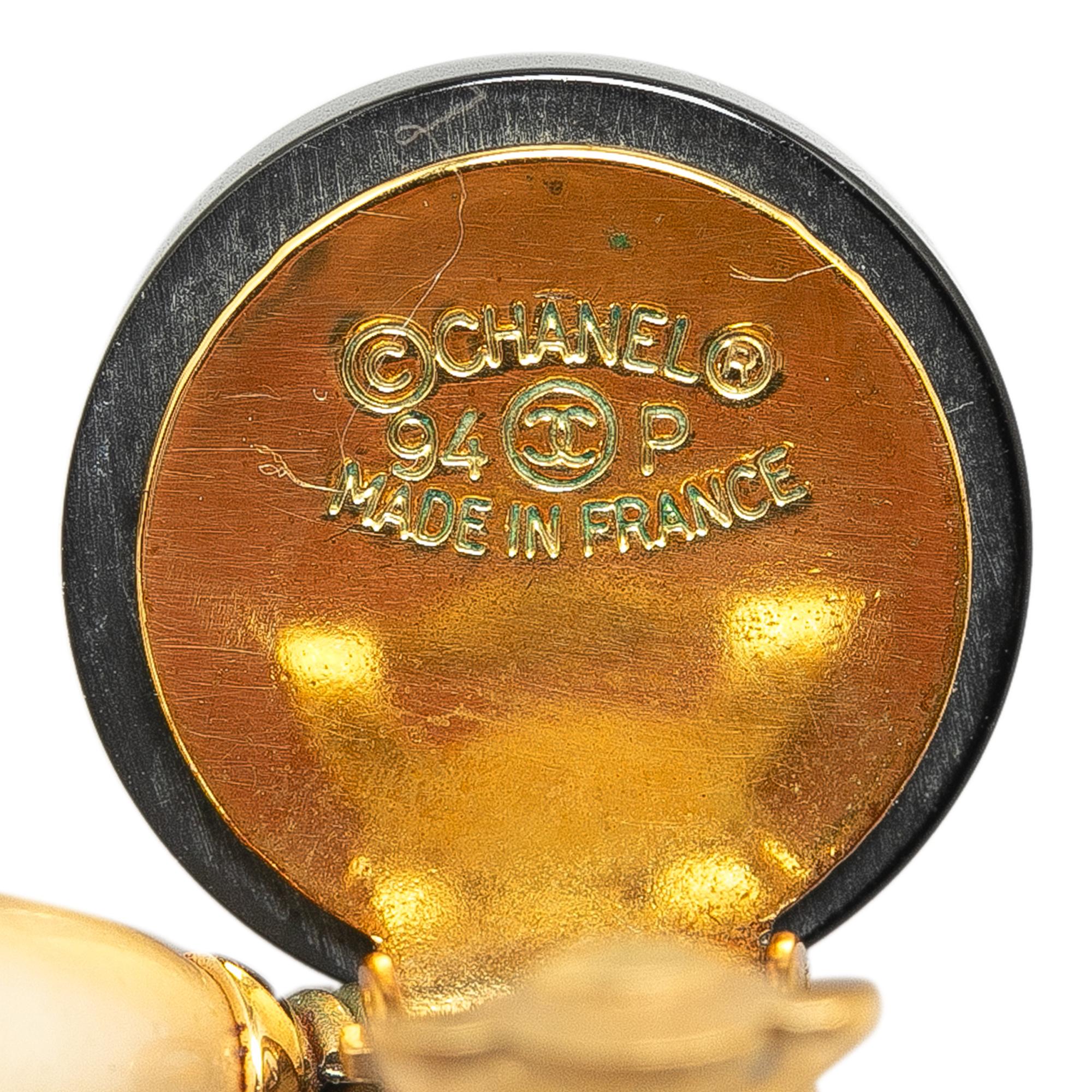 Chanel CC Dangling Faux Pearl Clip on Earrings (SHG-xVB7Y6)