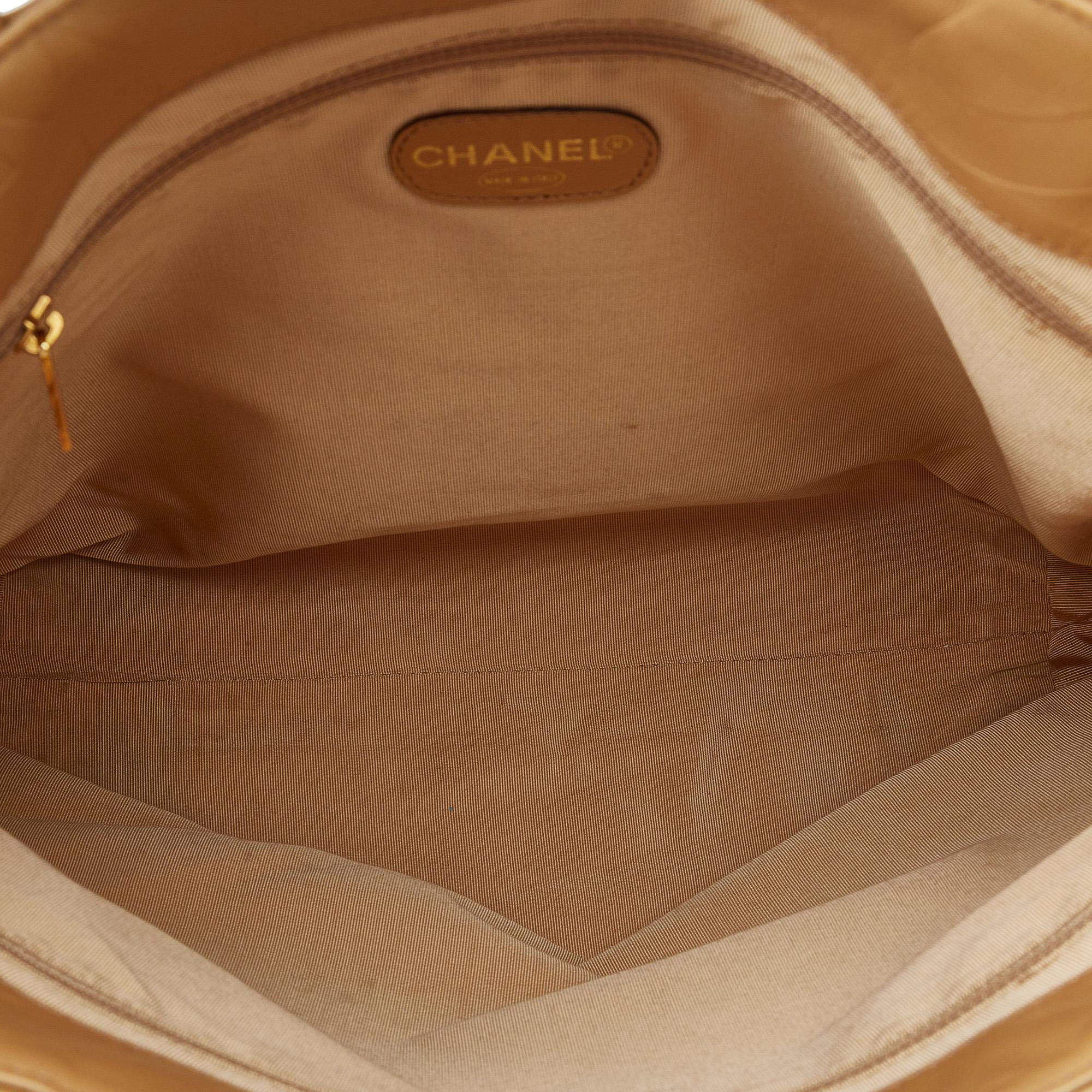Chanel CC Embossed Leather Tote Bag (SHG-TgVm9y)
