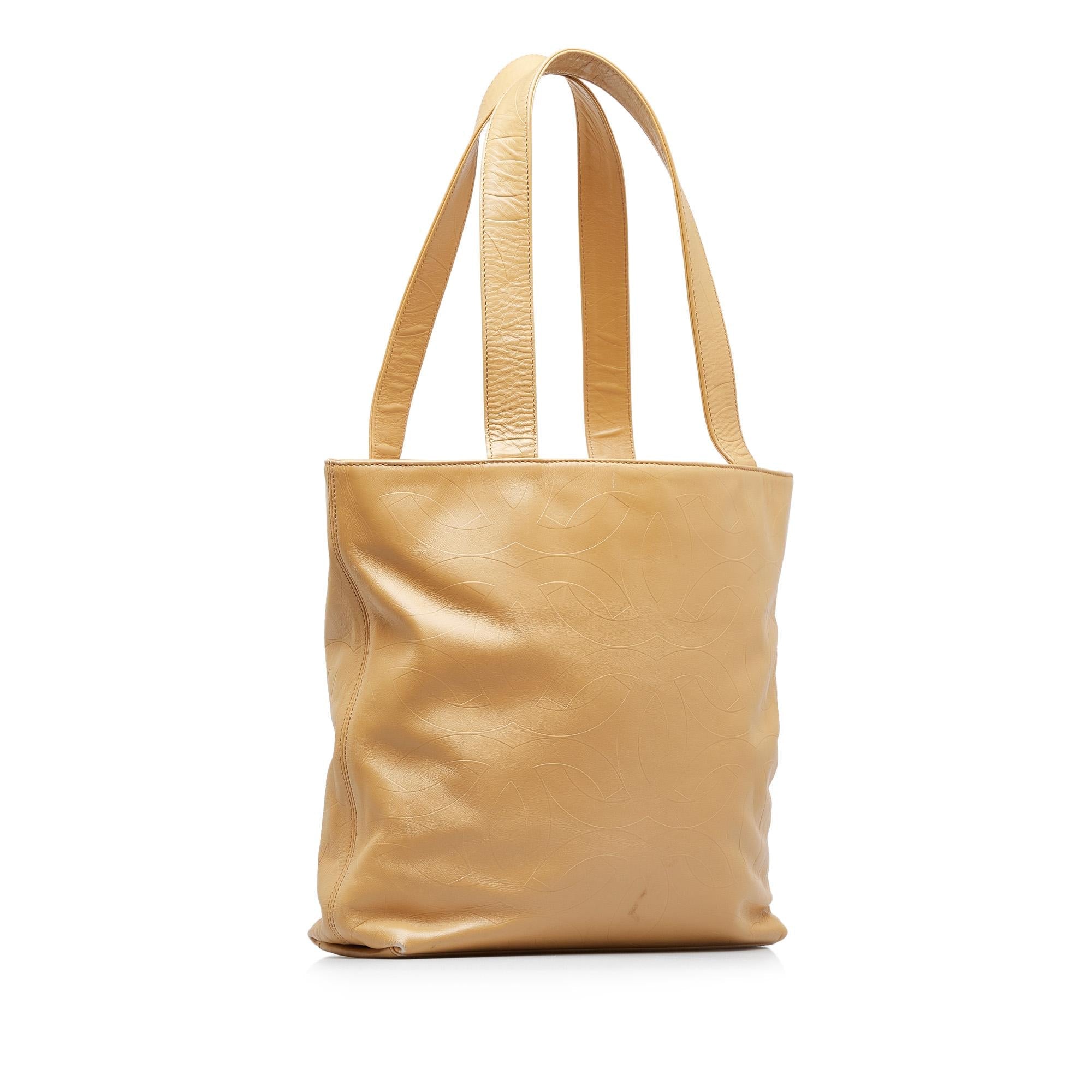 Chanel CC Embossed Leather Tote Bag (SHG-TgVm9y)