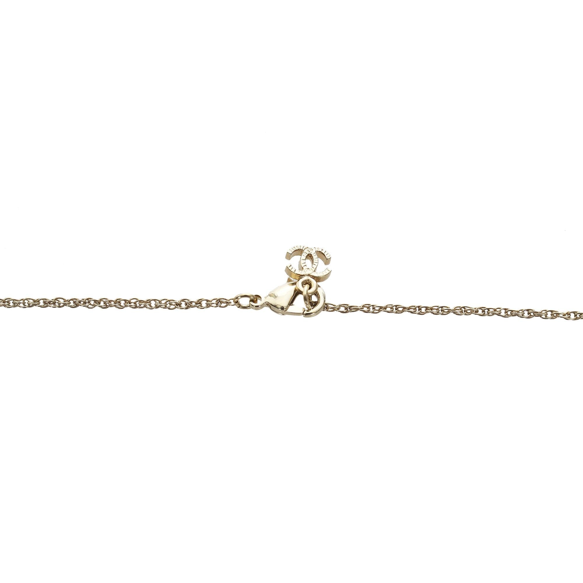 Chanel CC Faux Pearl Pendant Necklace (SHG-2Vs4gs)