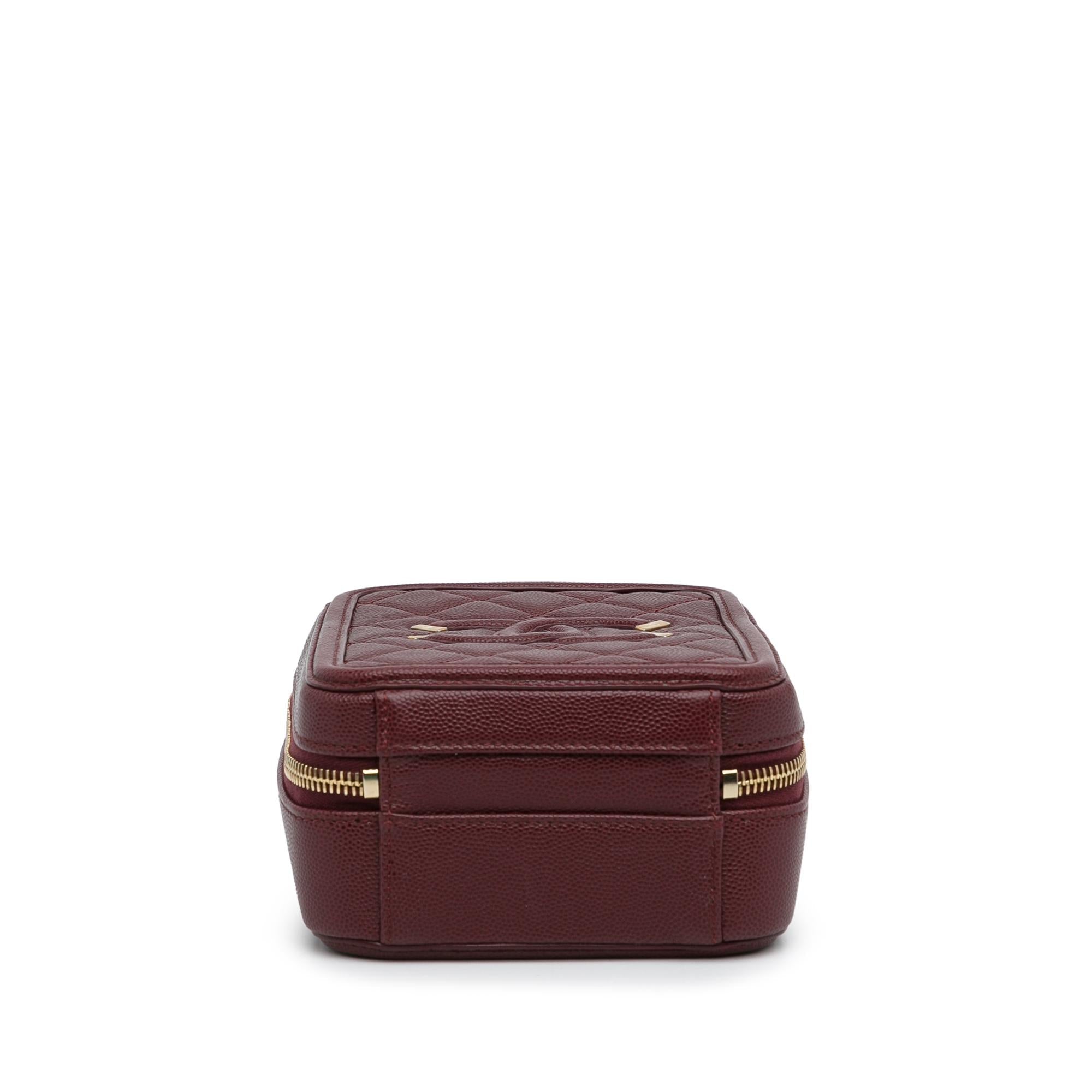 Chanel CC Filigree Caviar Vanity Case (SHG-wa4iNZ)