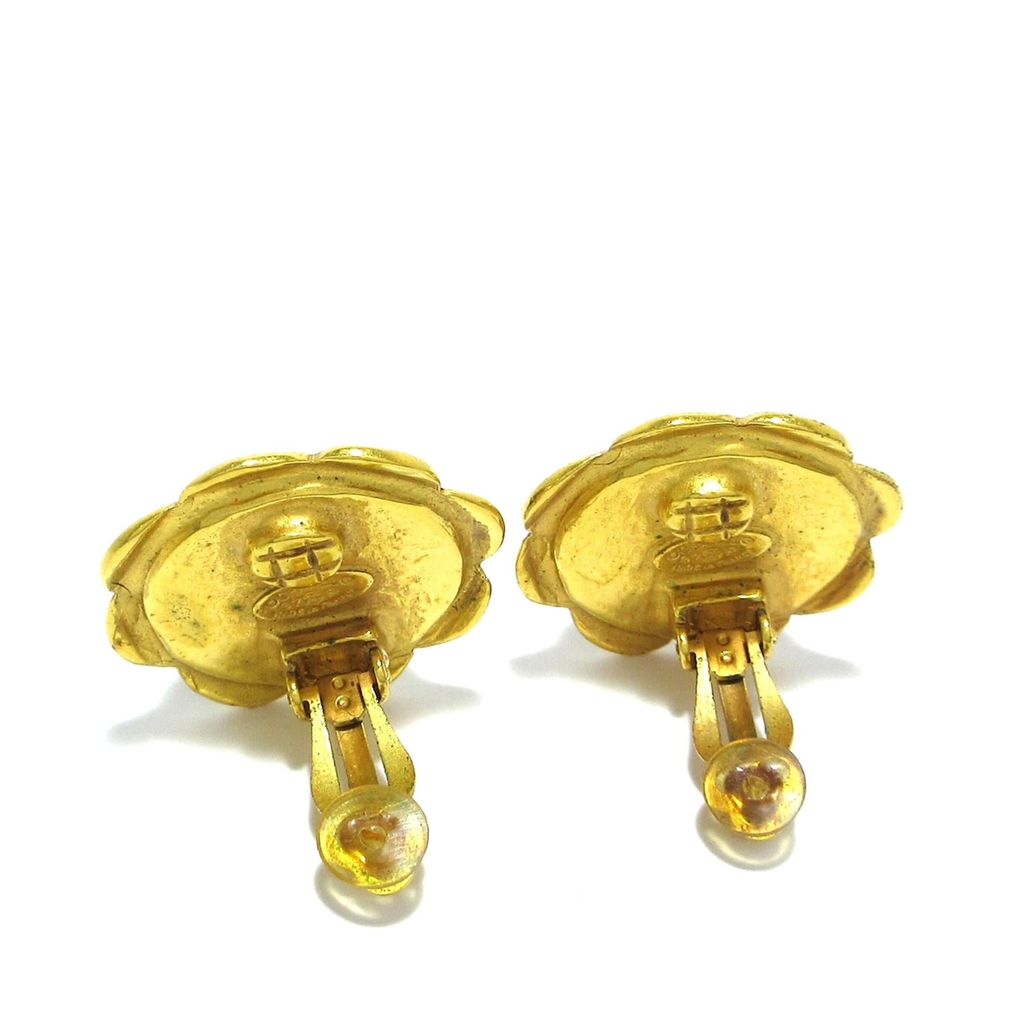 Chanel CC Flower Clip on Earrings (SHG-ZWq8Zh)