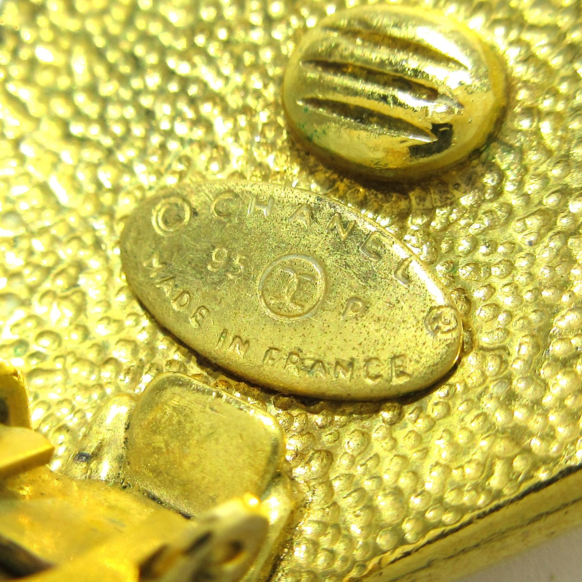 Chanel CC Heart Clip On Earrings (SHG-ZRQvwJ)