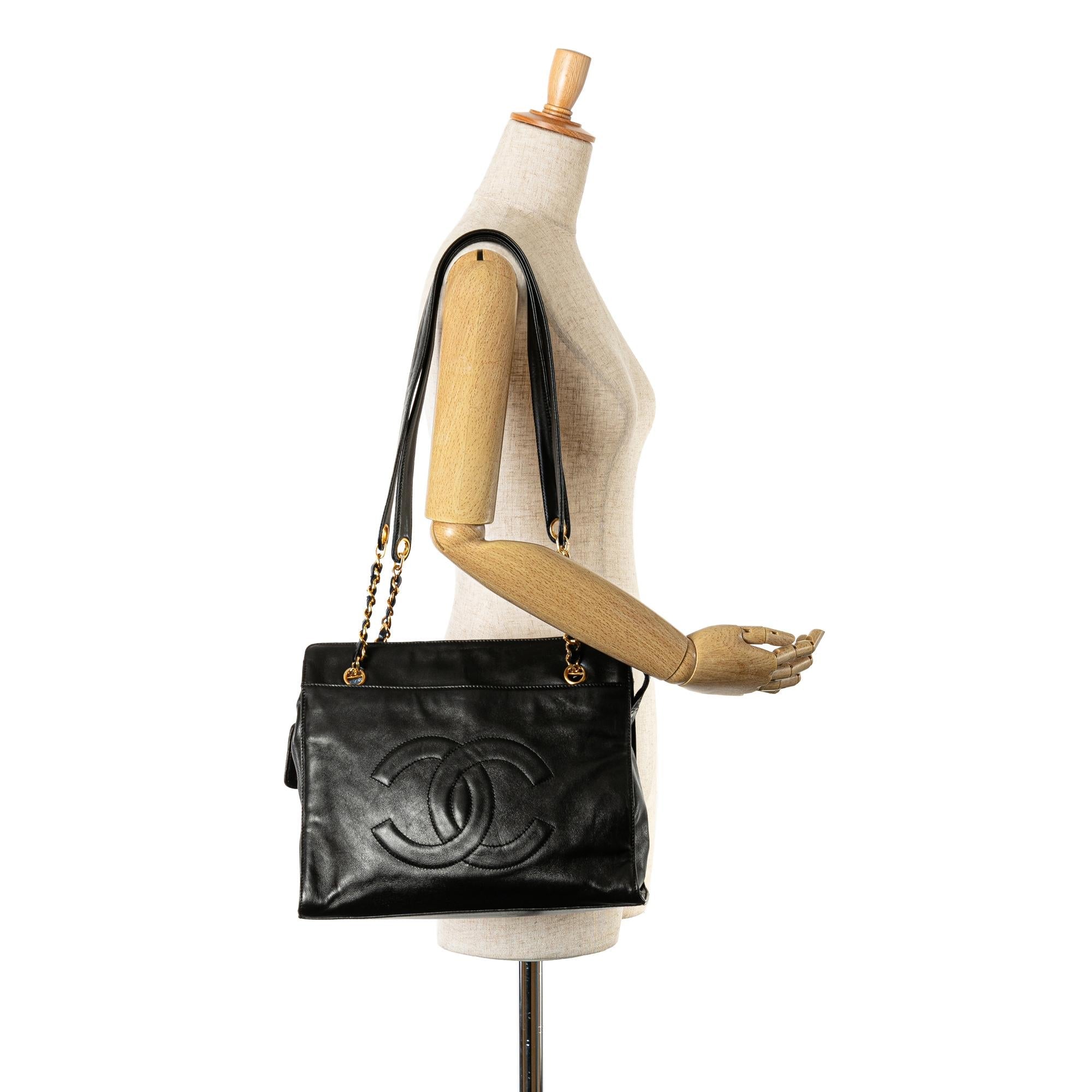 Chanel CC Lambskin Chain Tote (SHG-2ypd77)