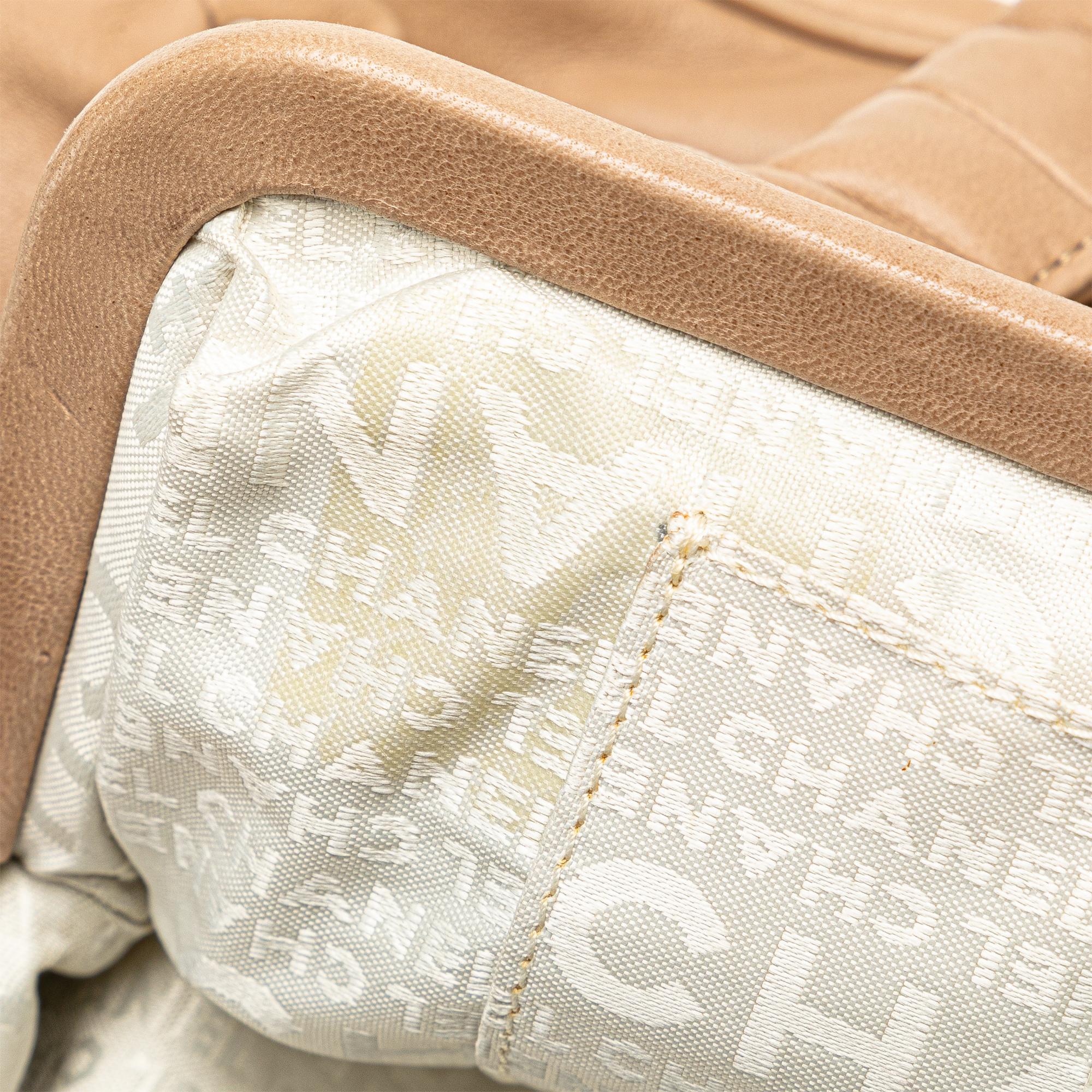 Chanel CC Lambskin Kisslock Frame Shoulder Bag (SHG-Yw4UL7)