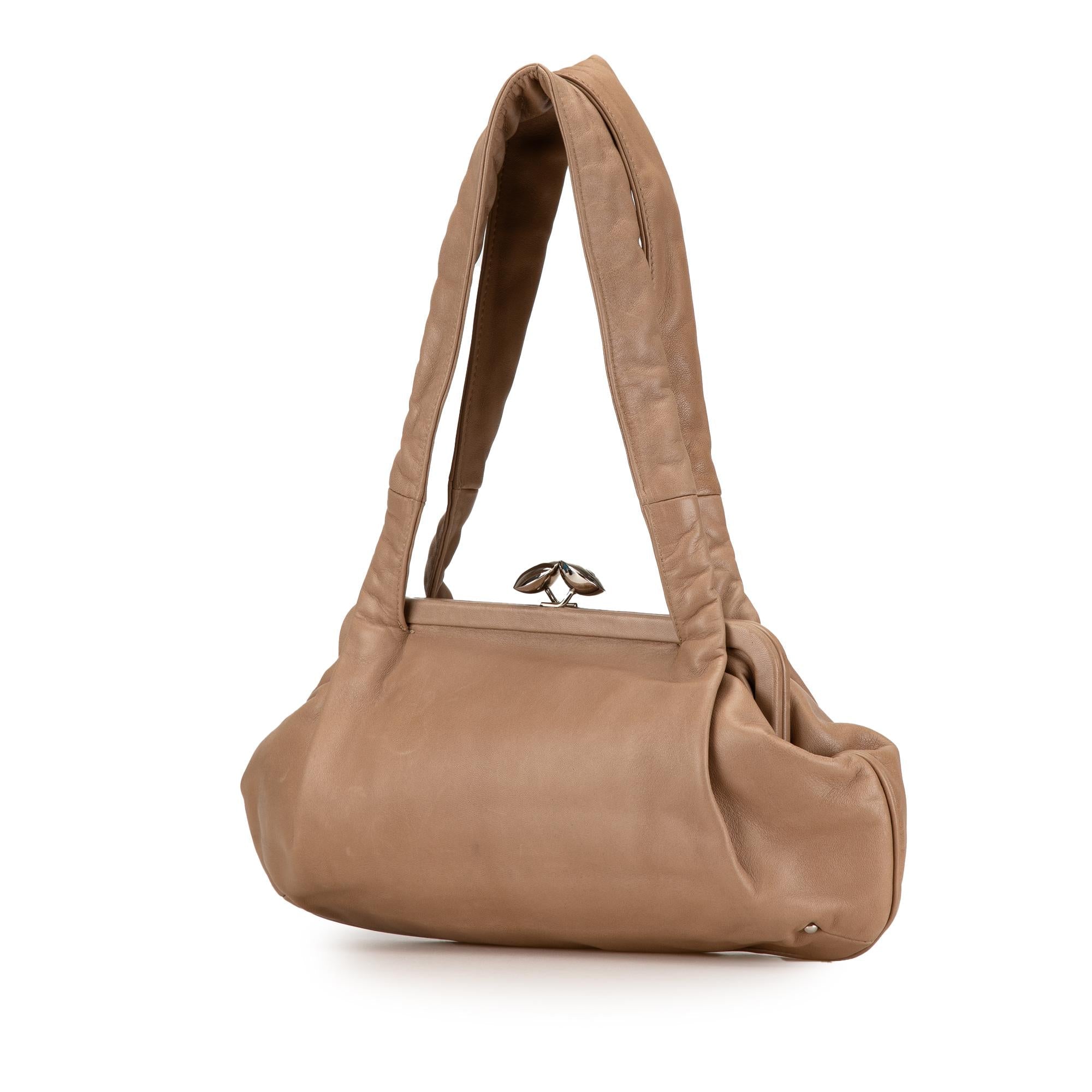 Chanel CC Lambskin Kisslock Frame Shoulder Bag (SHG-Yw4UL7)