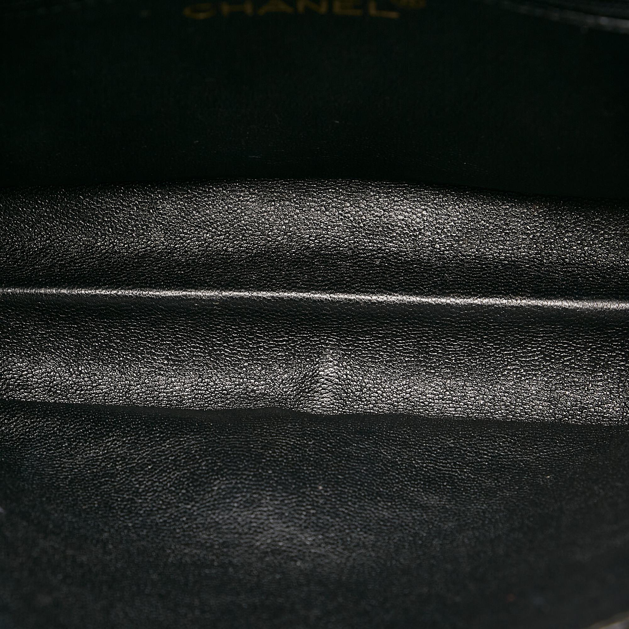 Chanel CC Lambskin Leather Shoulder Bag (SHG-33610)