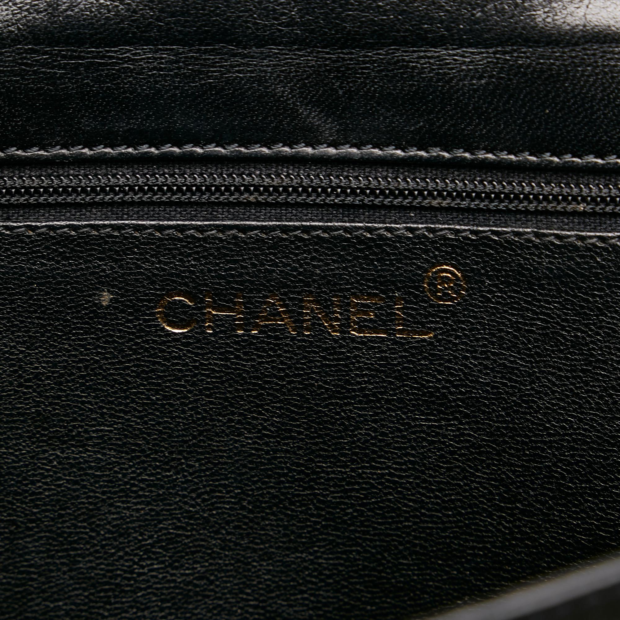 Chanel CC Lambskin Leather Shoulder Bag (SHG-33610)