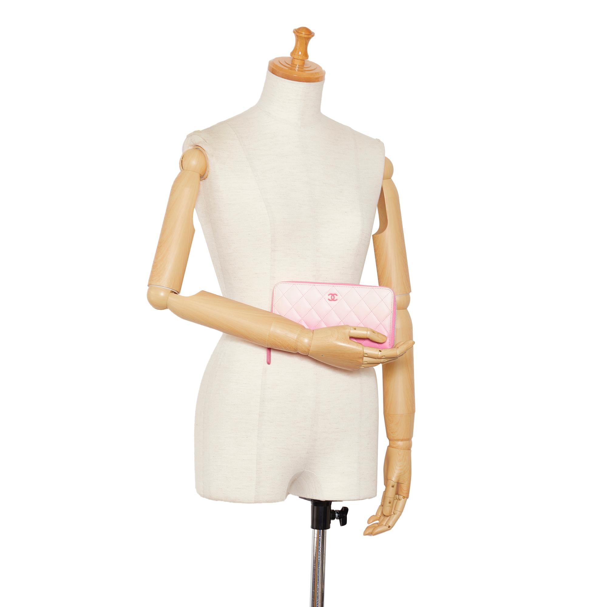 Chanel CC Lambskin Ombre Zippy Wallet (SHG-TlWg5V)