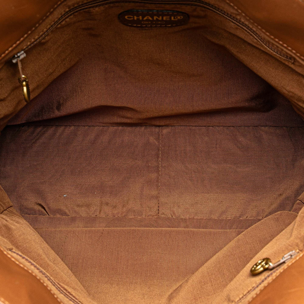 Chanel CC Lambskin Tortoise Handle Tote (SHG-lVGu6s)