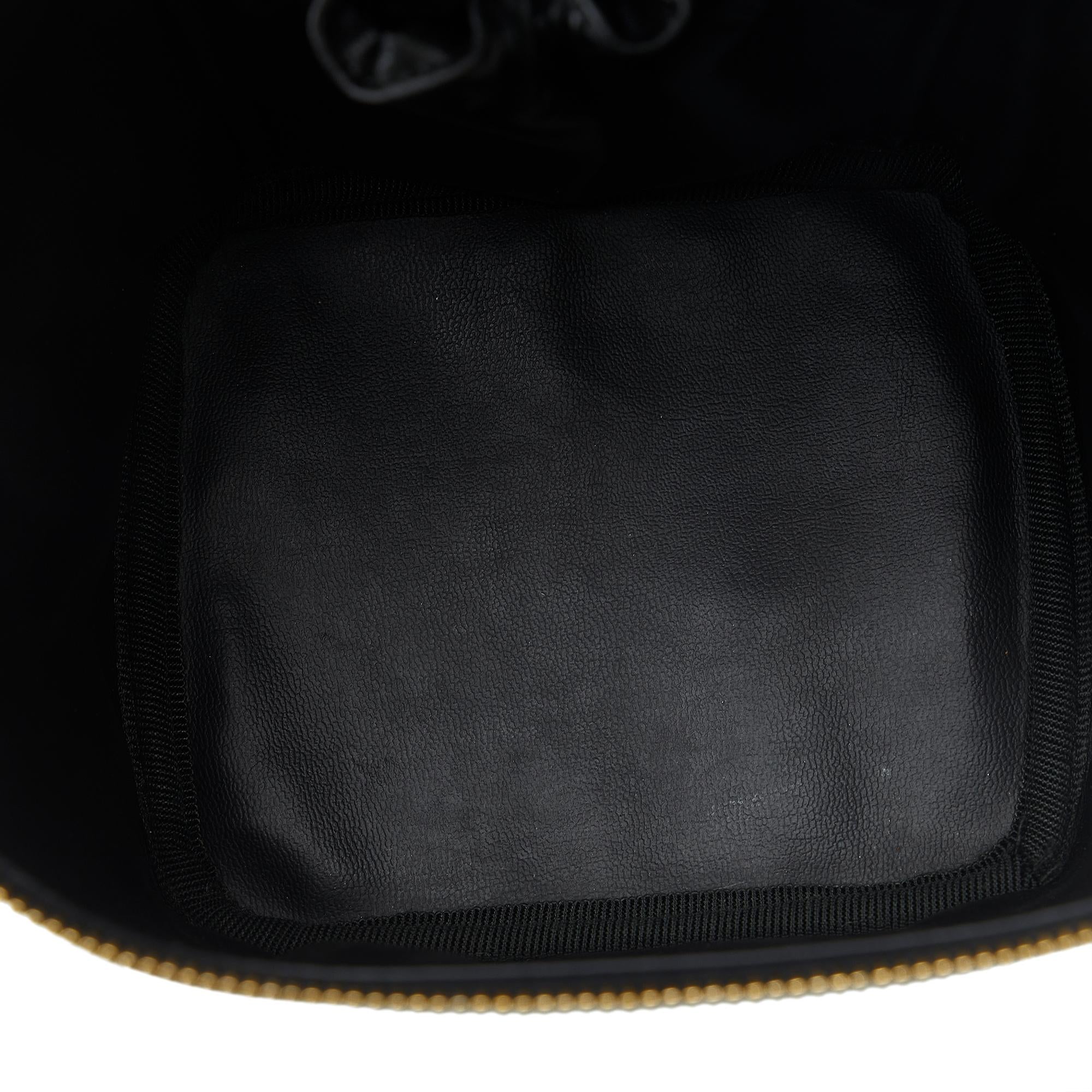 Chanel CC Lambskin Vanity Bag (SHG-0IH9fb)