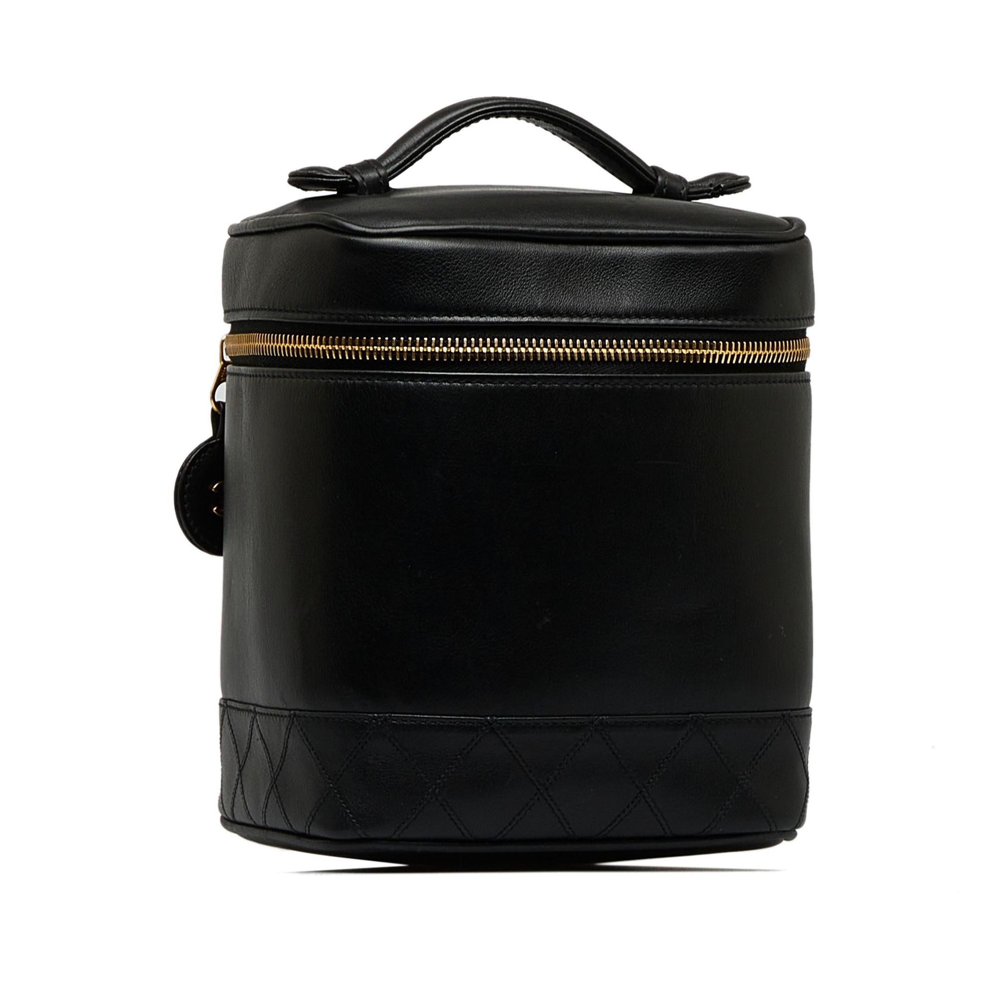 Chanel CC Lambskin Vanity Bag (SHG-0IH9fb)