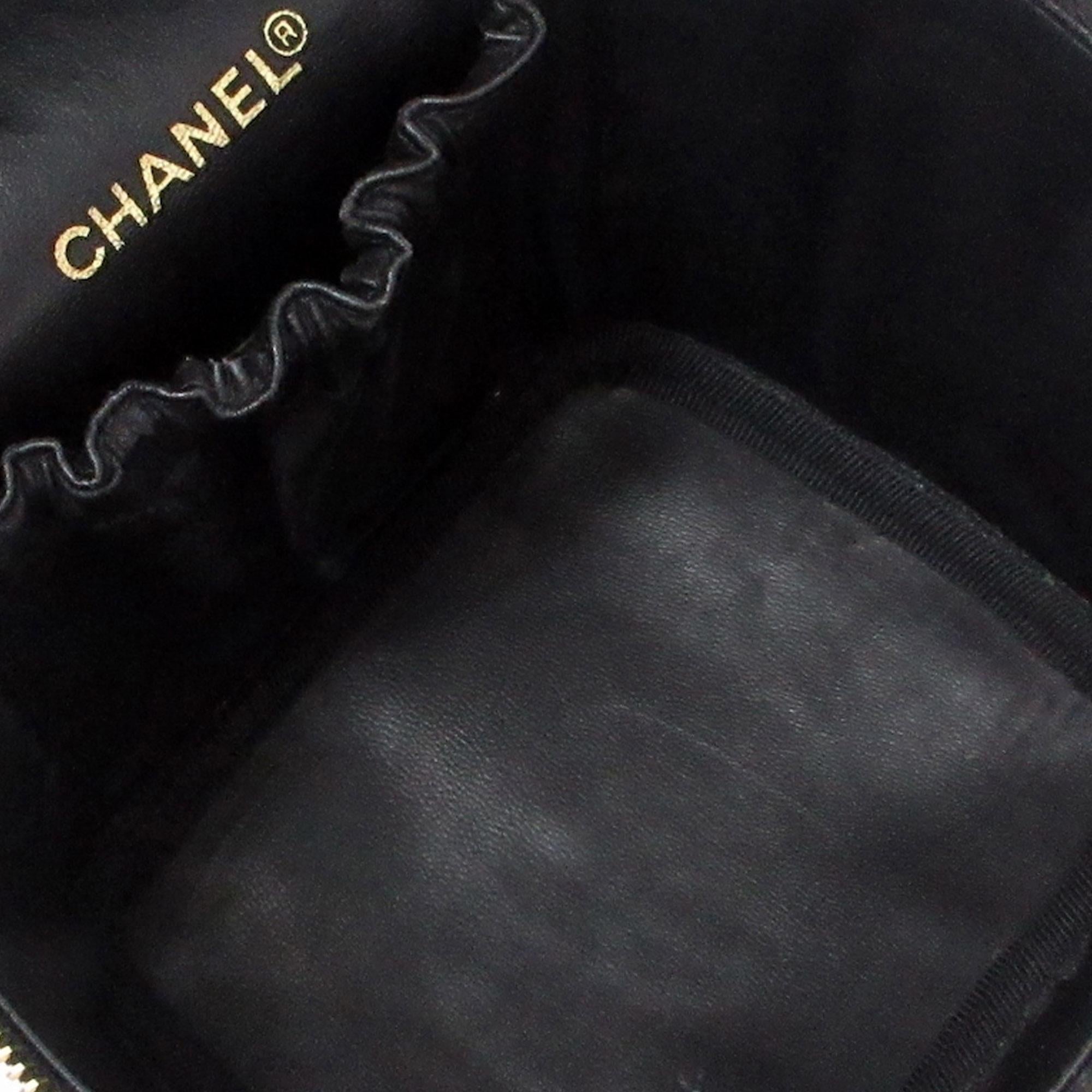 Chanel CC Lambskin Vanity Case (SHG-3epDqc)