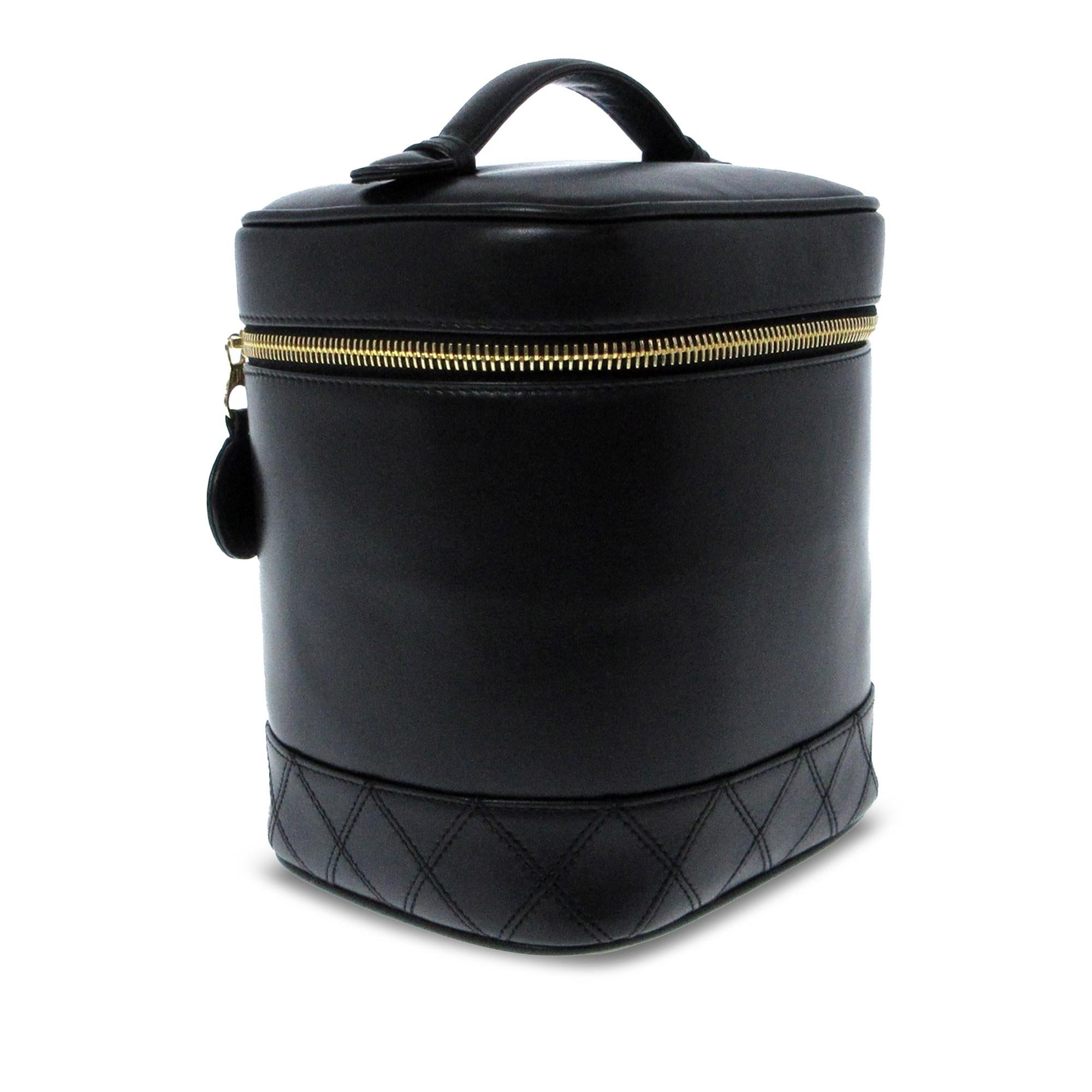 Chanel CC Lambskin Vanity Case (SHG-3epDqc)