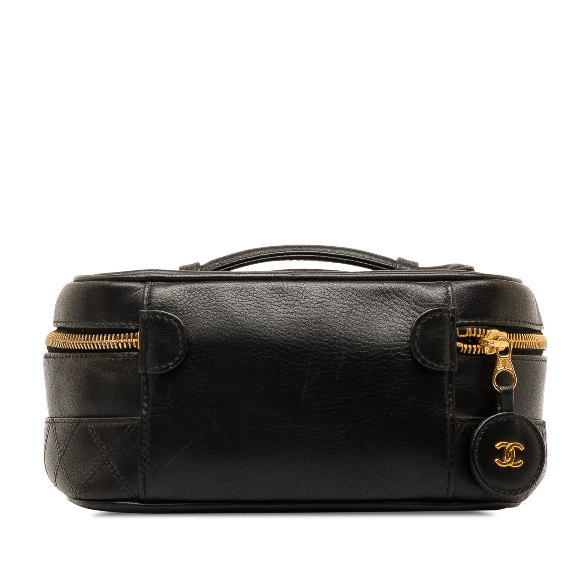 Chanel CC Lambskin Vanity Case (SHG-US9oms)