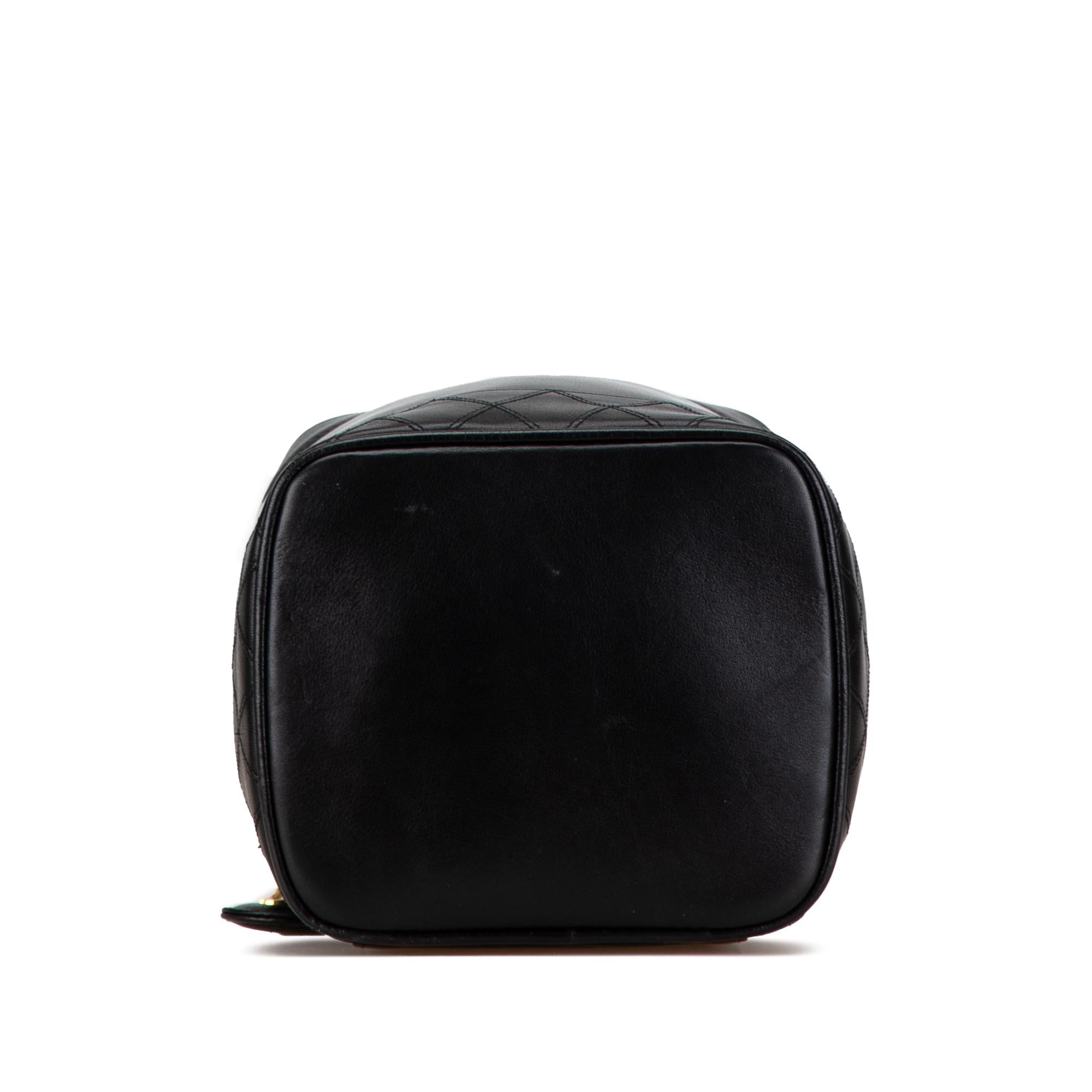 Chanel CC Lambskin Vanity Case (SHG-uFumoN)